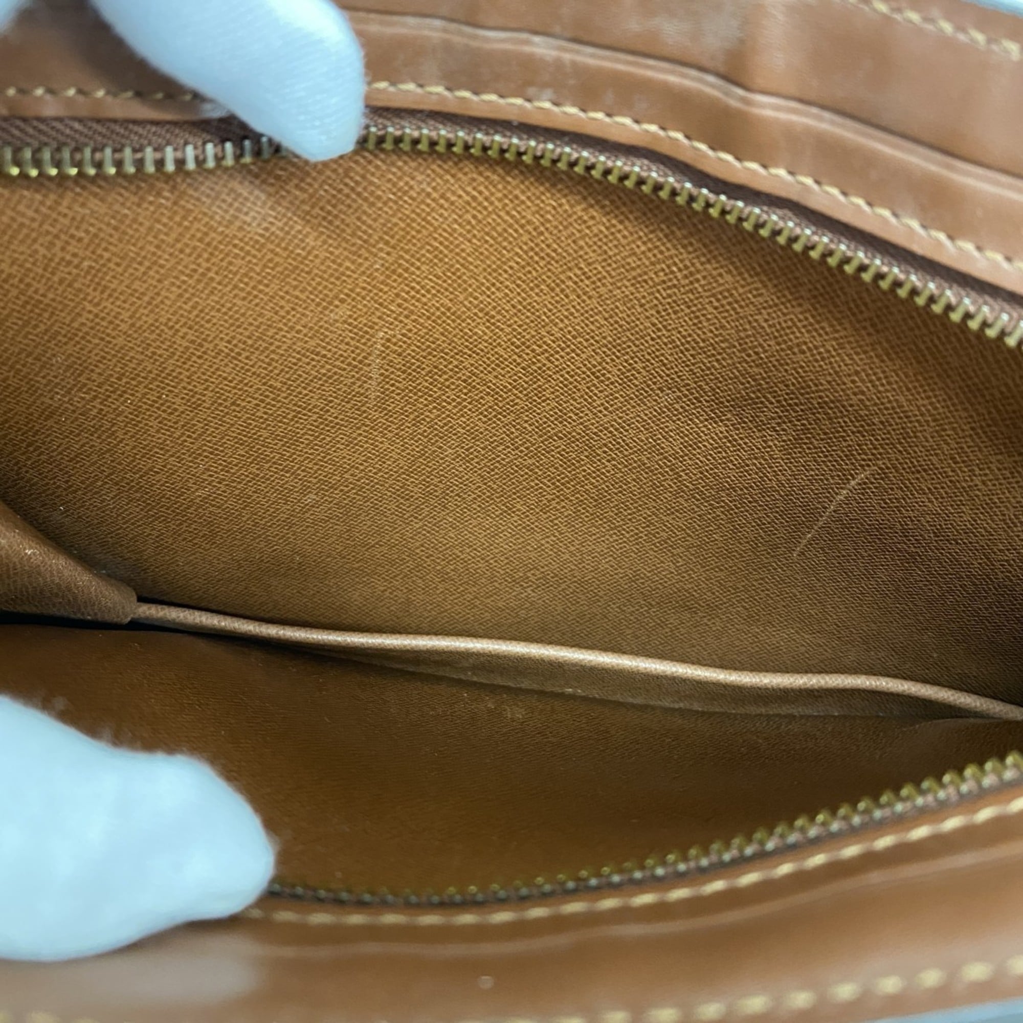 Louis Vuitton Brown Clutch Bag (Pre-Owned)