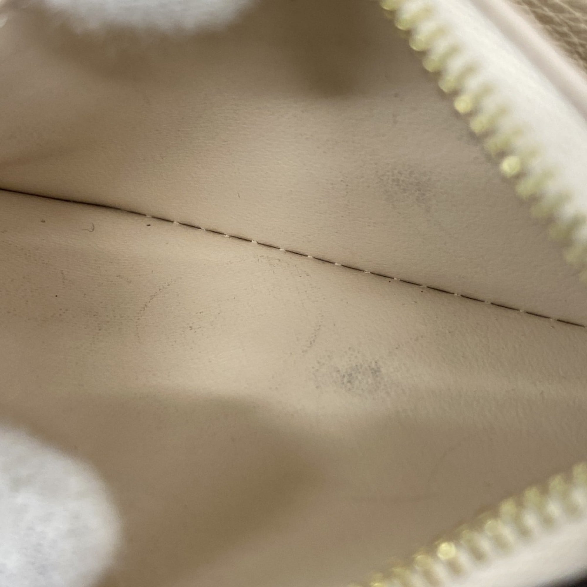 Louis Vuitton Cream Coin Purse/Coin Case (Pre-Owned)