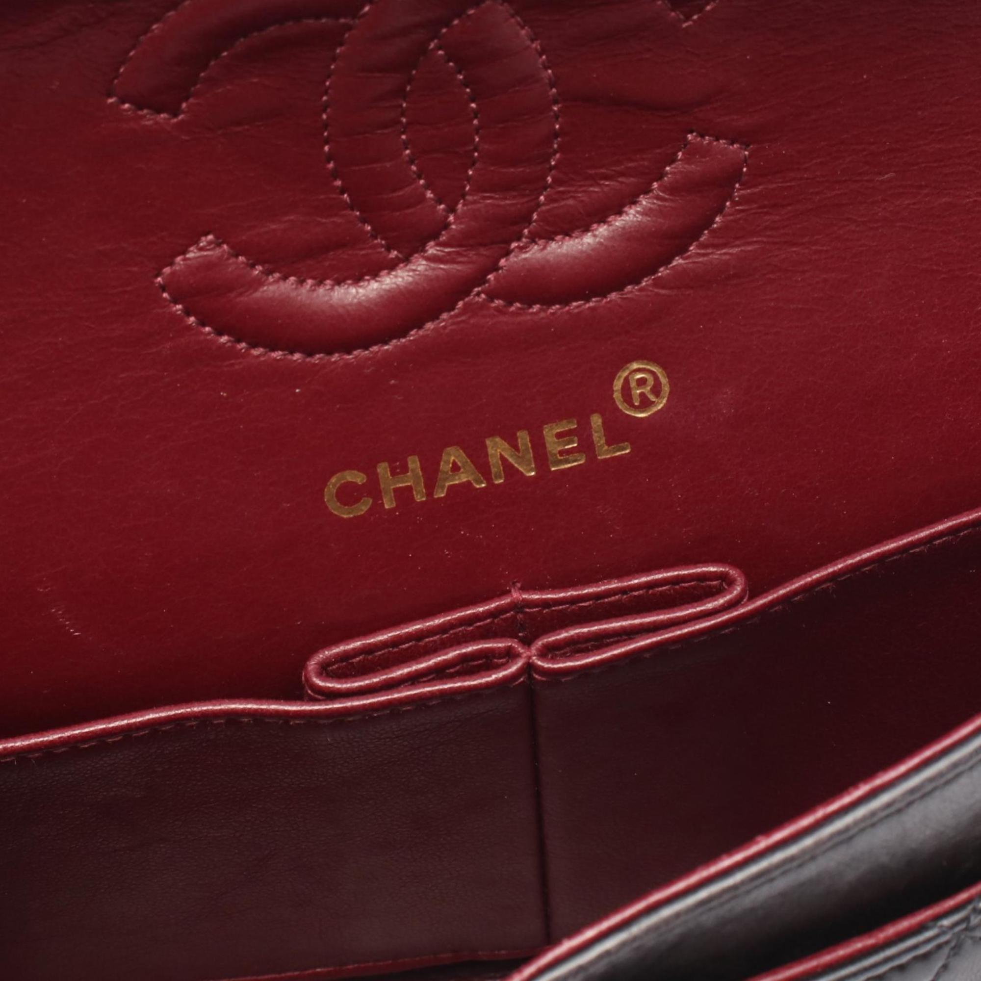 Chanel Black Leather Shoulder Bag (Pre-Owned)