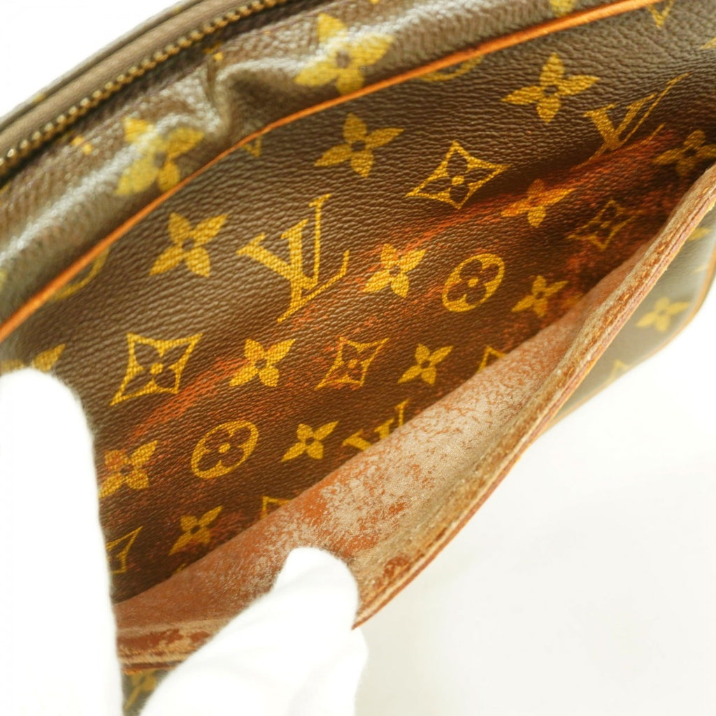 Louis Vuitton Brown Clutch Bag (Pre-Owned)