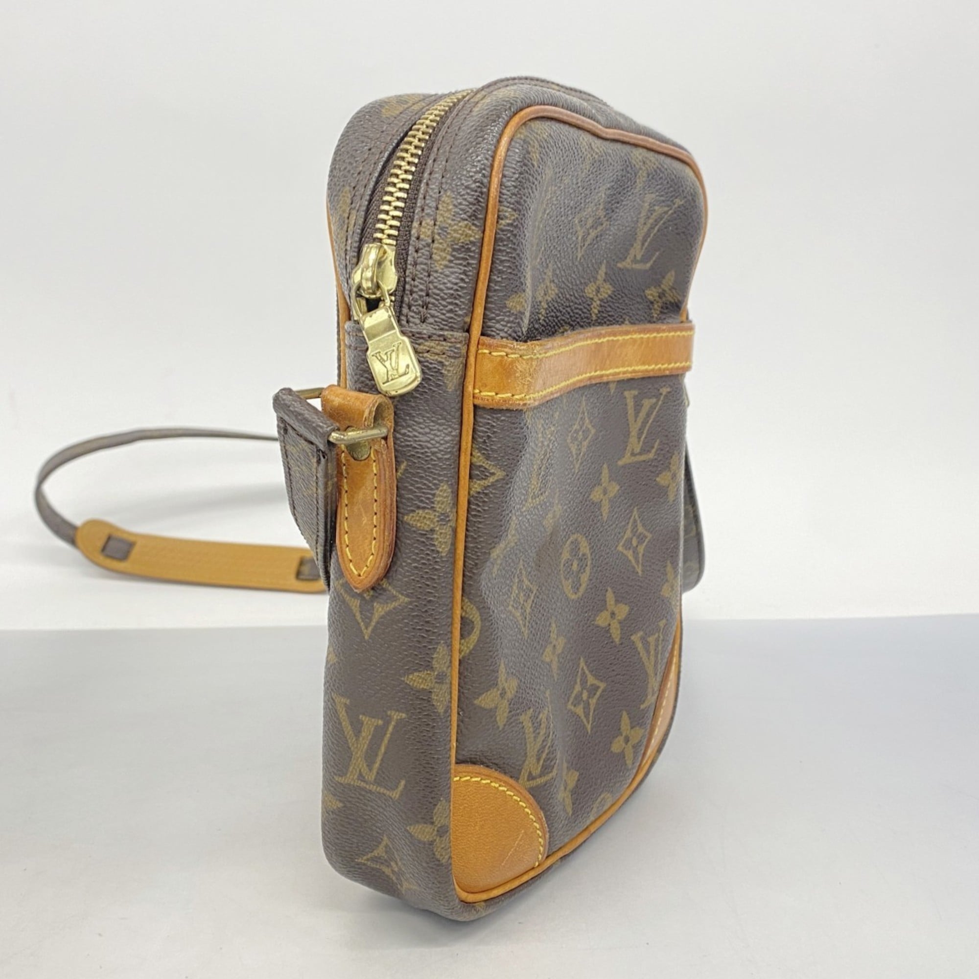Louis Vuitton Brown Shoulder Bag (Pre-Owned)
