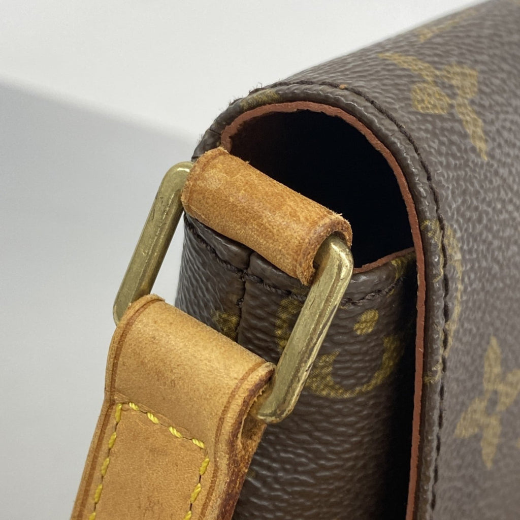 Louis Vuitton Brown Shoulder Bag (Pre-Owned)