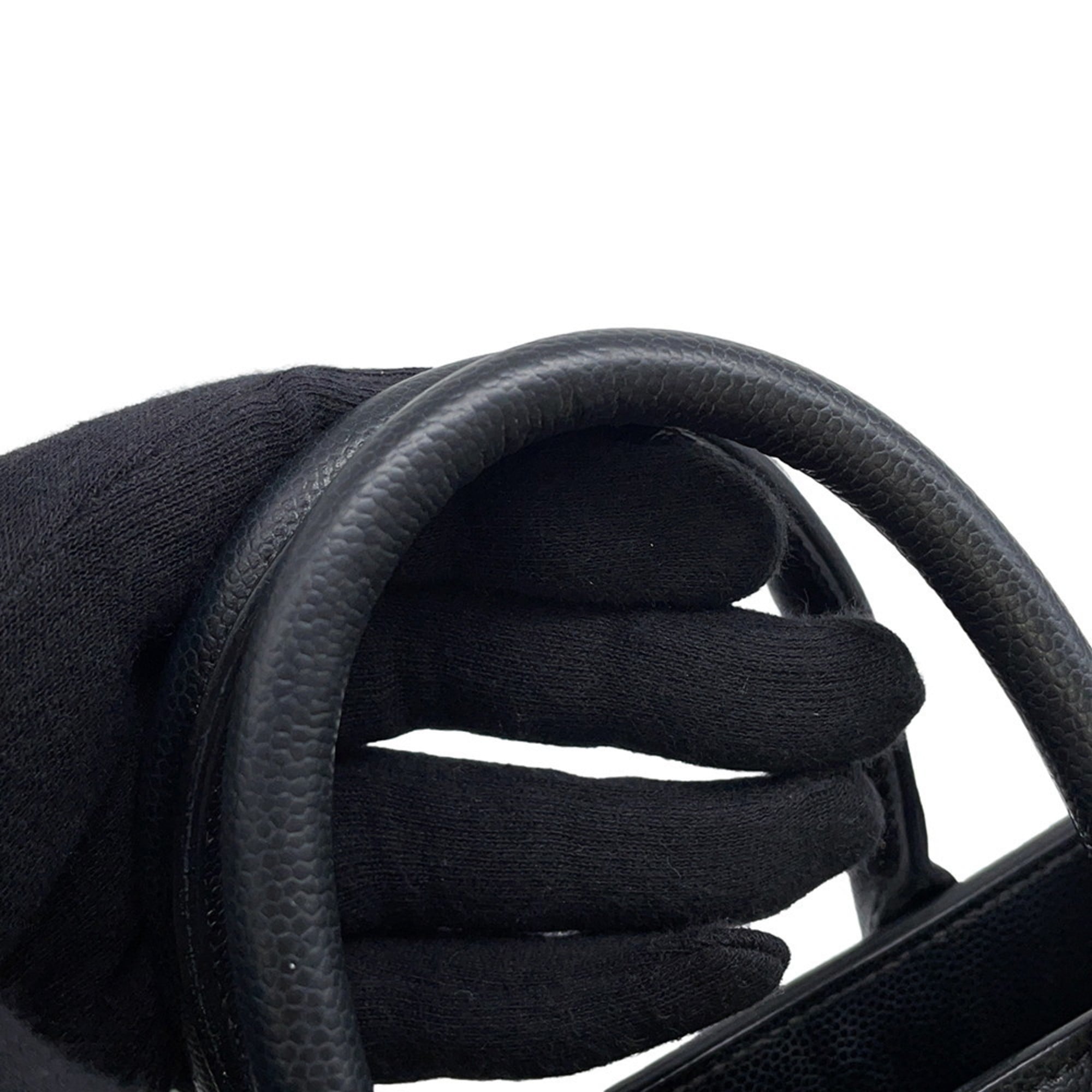 Yves Saint Laurent Black Leather Handbag (Pre-Owned)