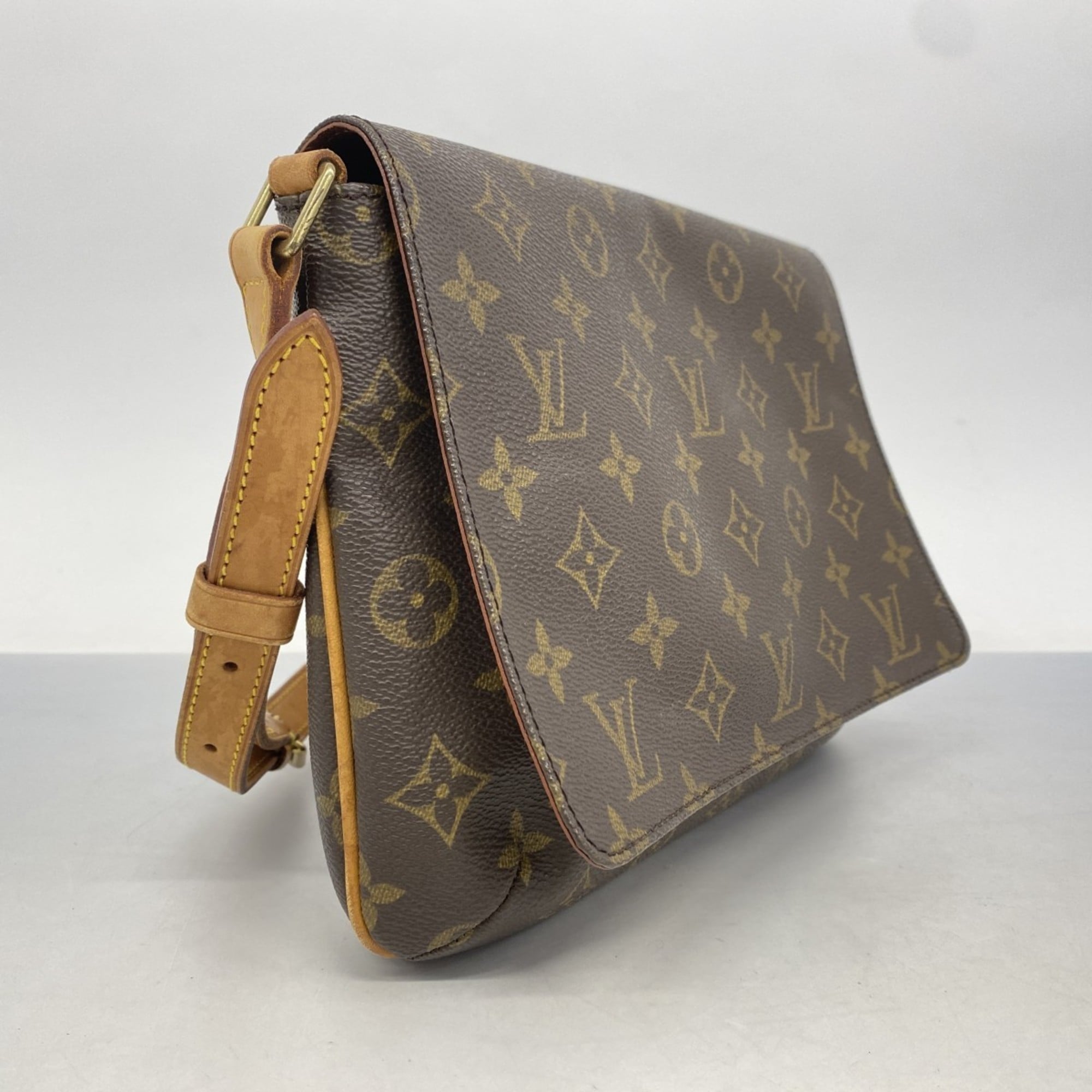 Louis Vuitton Brown Shoulder Bag (Pre-Owned)