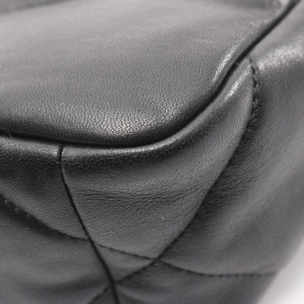Chanel Black Leather Shoulder Bag (Pre-Owned)