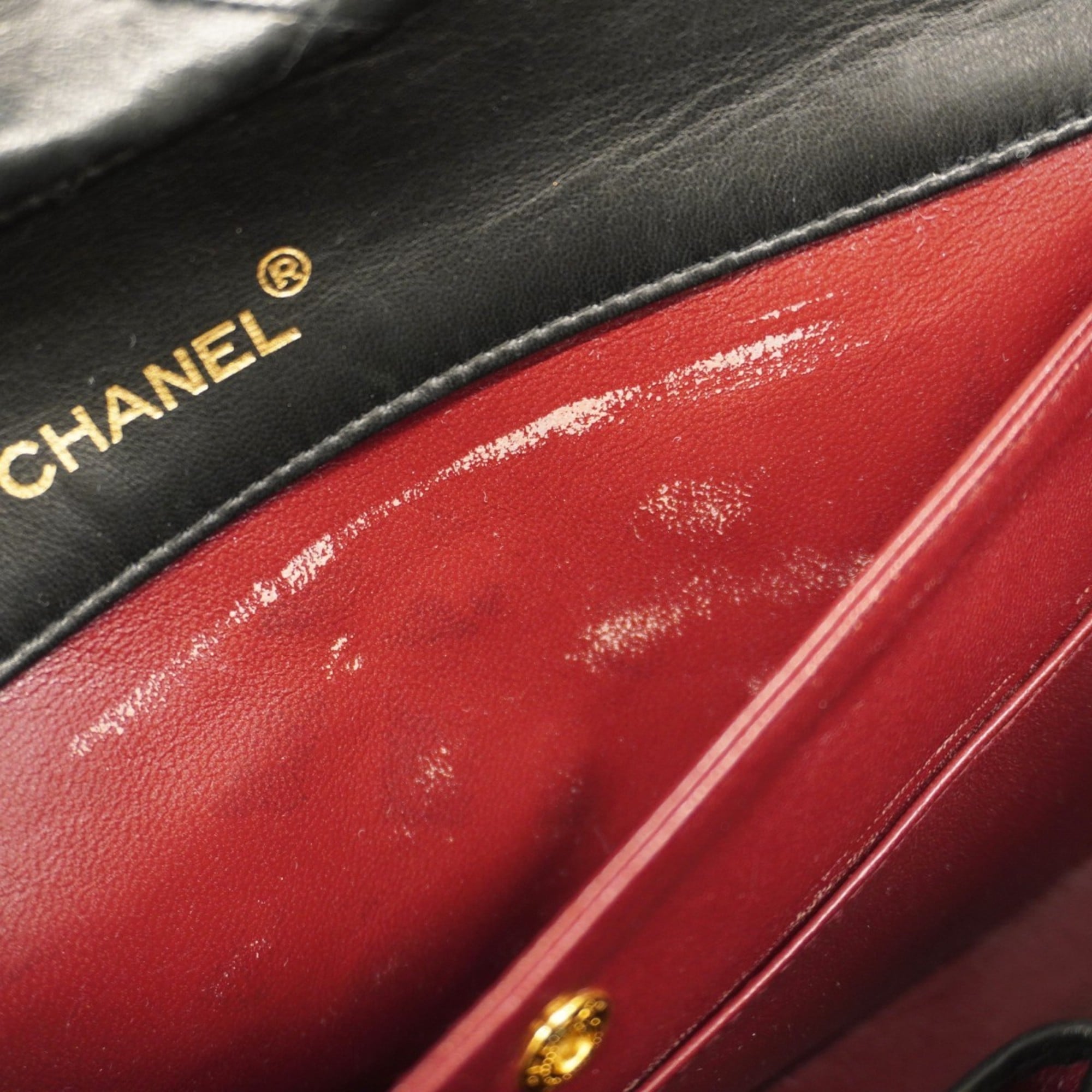 Chanel Black Leather Shoulder Bag (Pre-Owned)