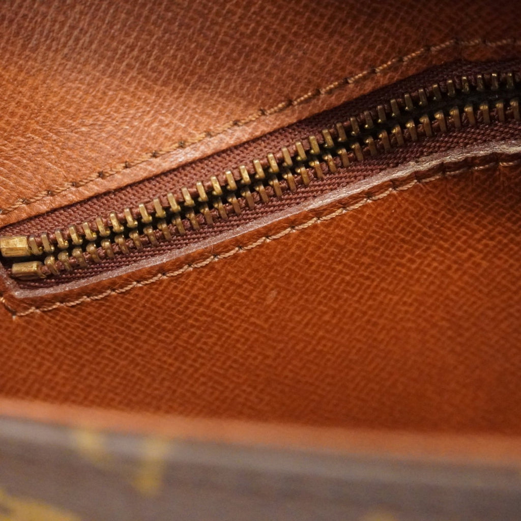 Louis Vuitton Brown Shoulder Bag (Pre-Owned)