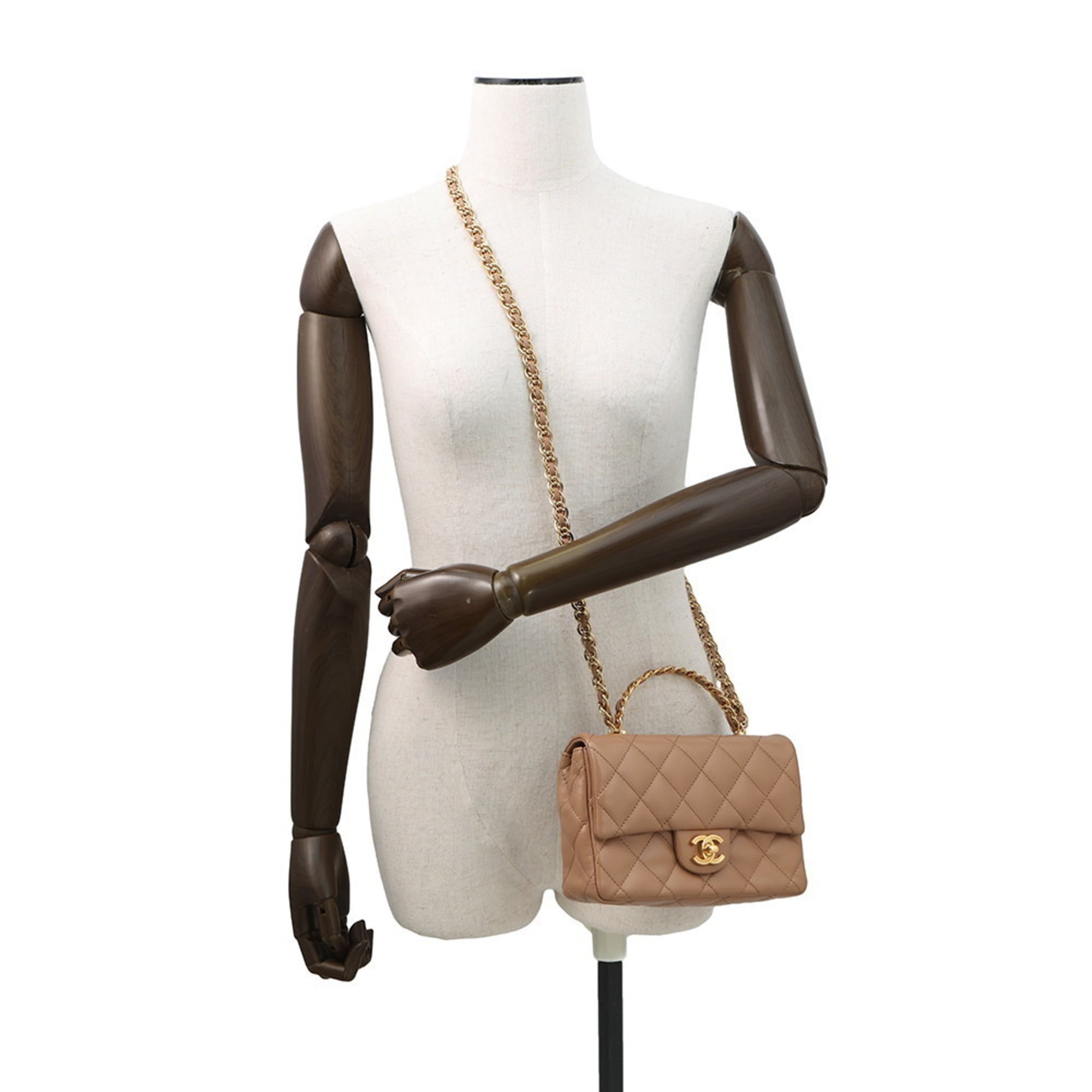 Chanel Matelasse Beige Leather Handbag (Pre-Owned)