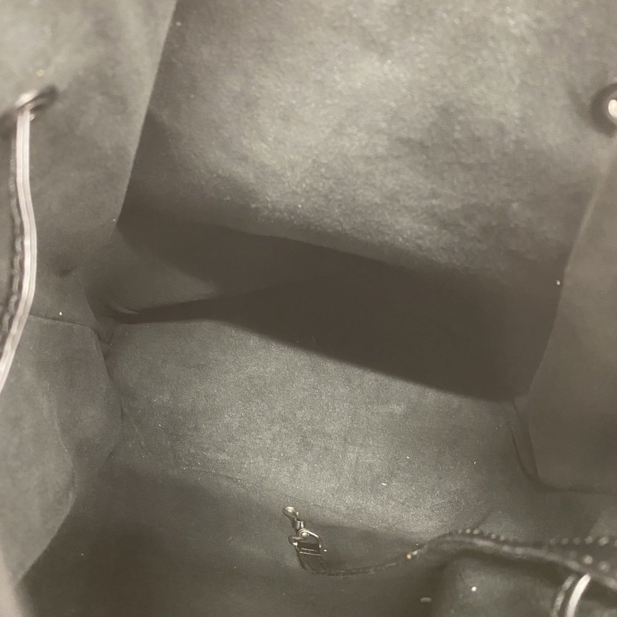 Louis Vuitton Noir Shoulder Bag (Pre-Owned)