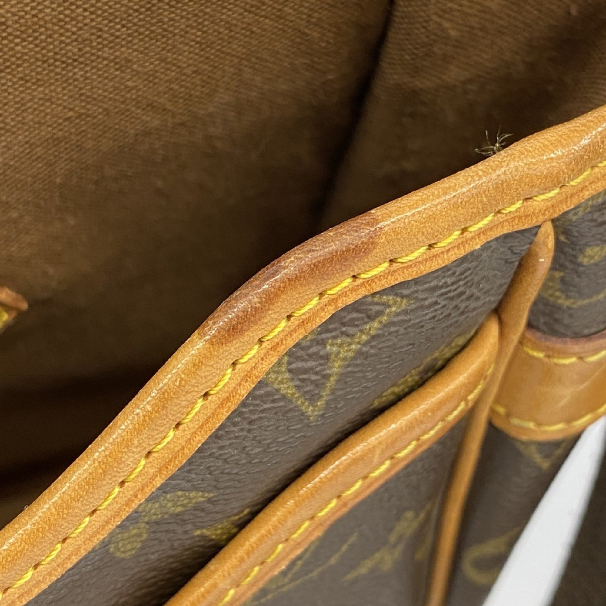 Louis Vuitton Brown Shoulder Bag (Pre-Owned)