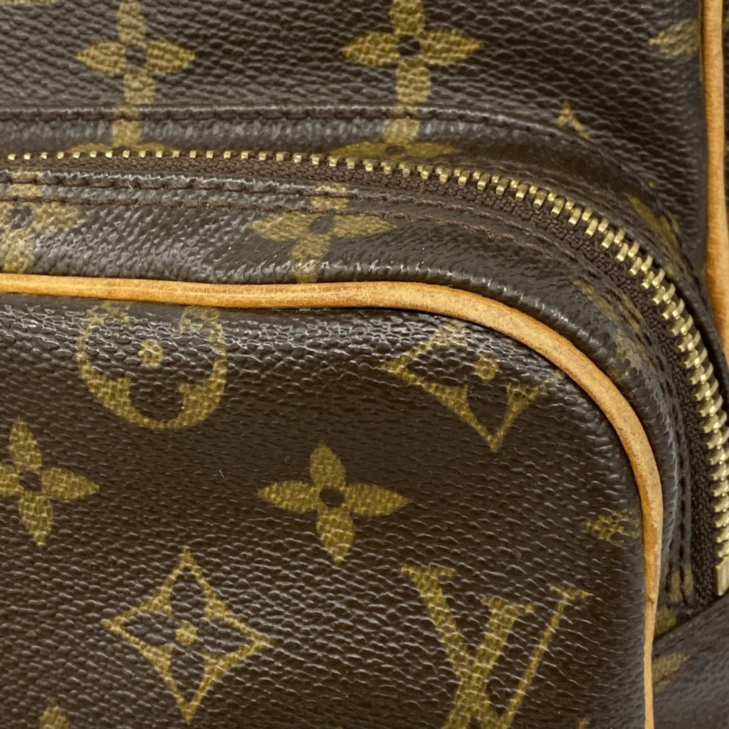 Louis Vuitton Brown Shoulder Bag (Pre-Owned)
