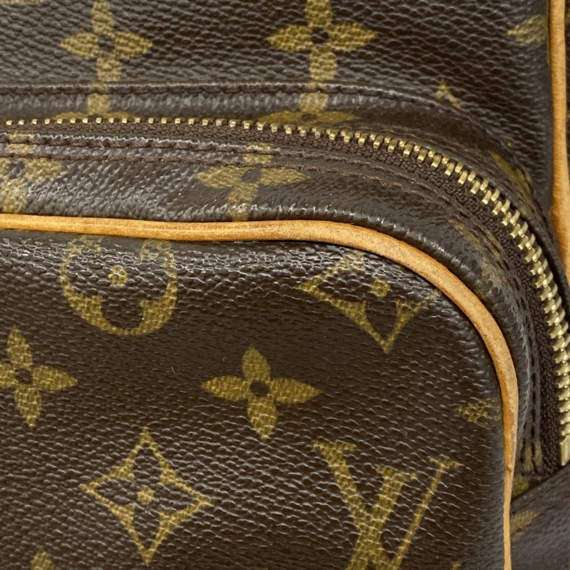 Louis Vuitton Brown Shoulder Bag (Pre-Owned)