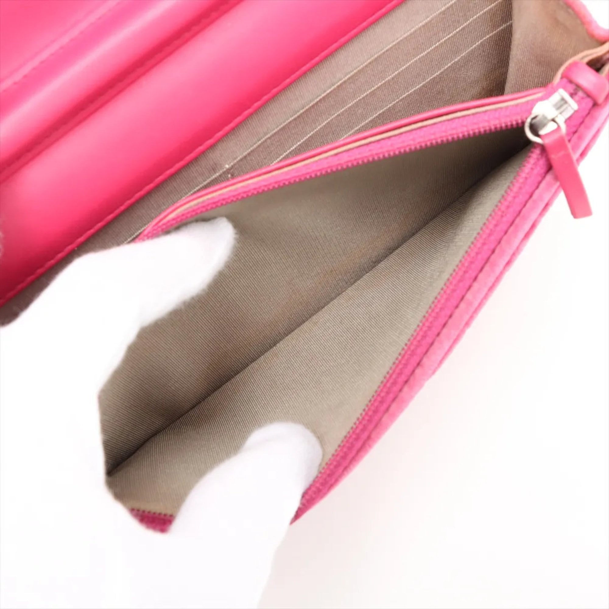 Chanel Pink Shoulder Bag (Pre-Owned)