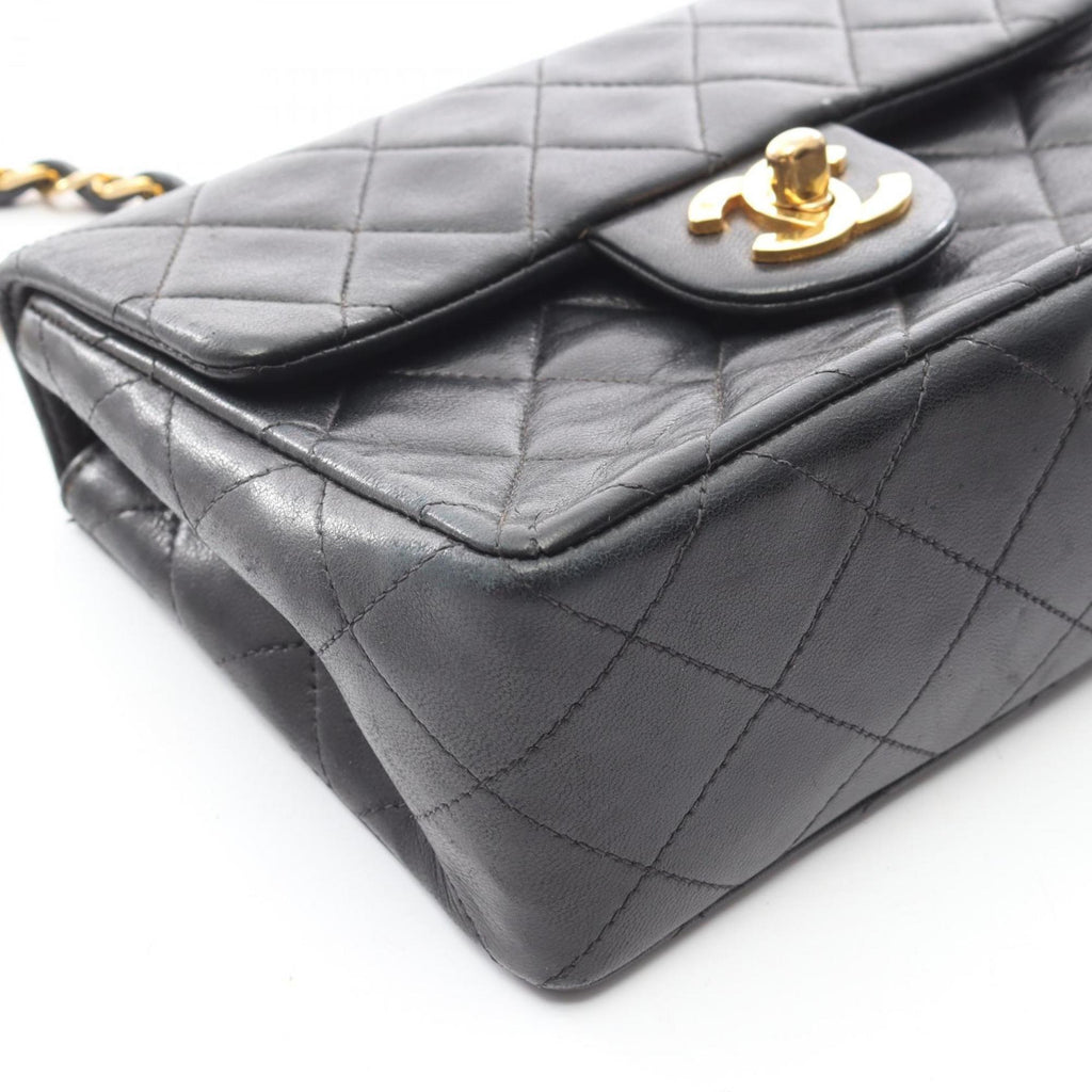 Chanel Black Leather Shoulder Bag (Pre-Owned)