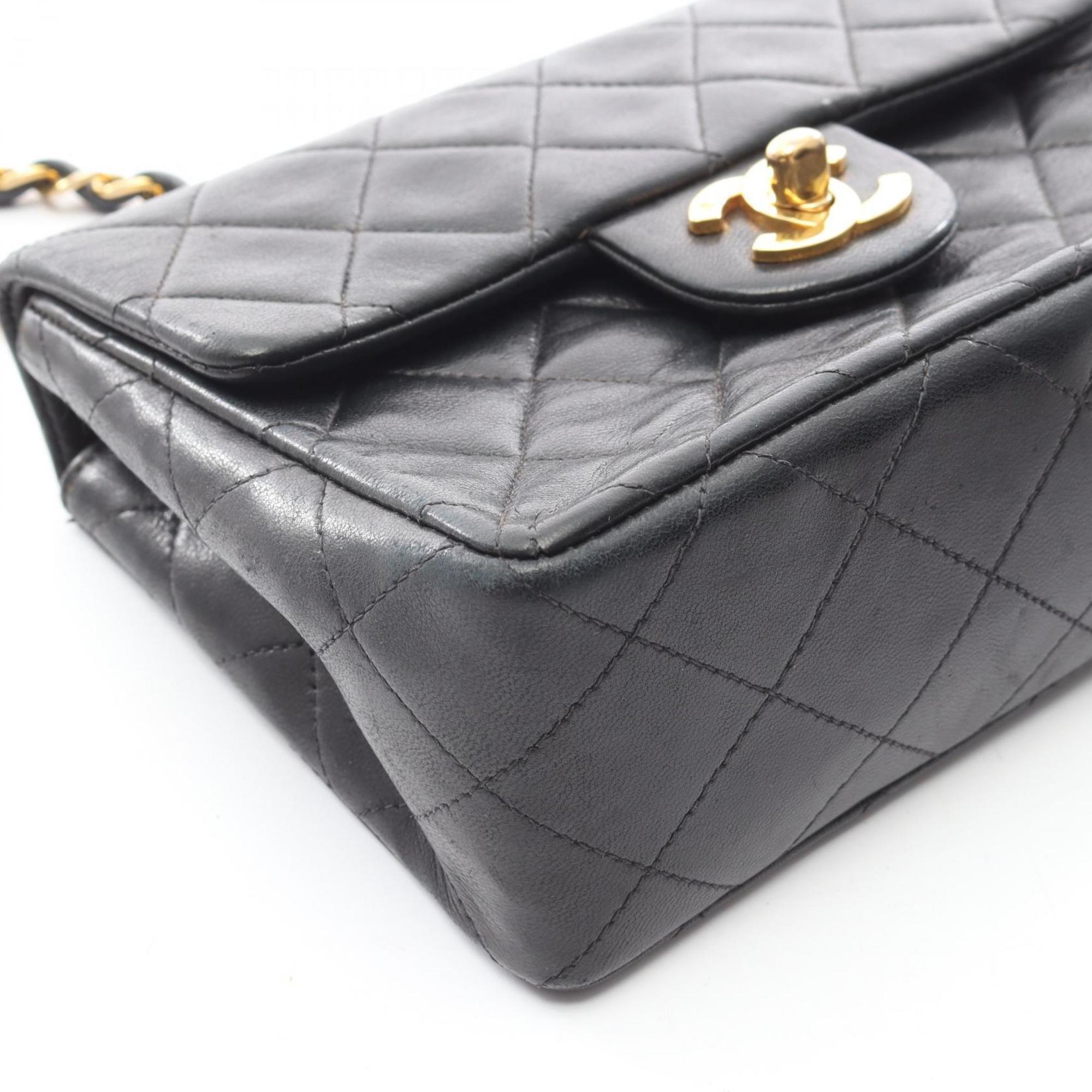 Chanel Black Leather Shoulder Bag (Pre-Owned)