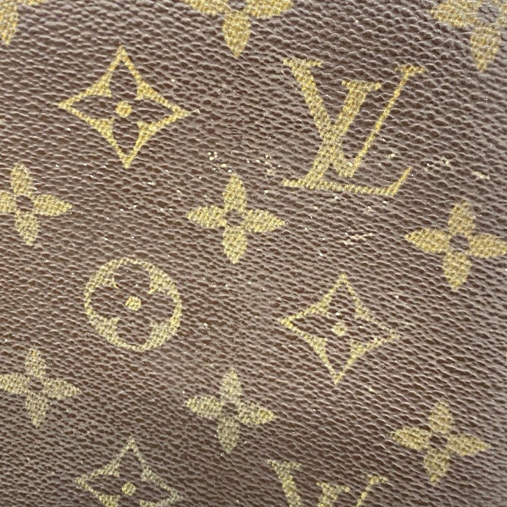 Louis Vuitton Brown Clutch Bag (Pre-Owned)