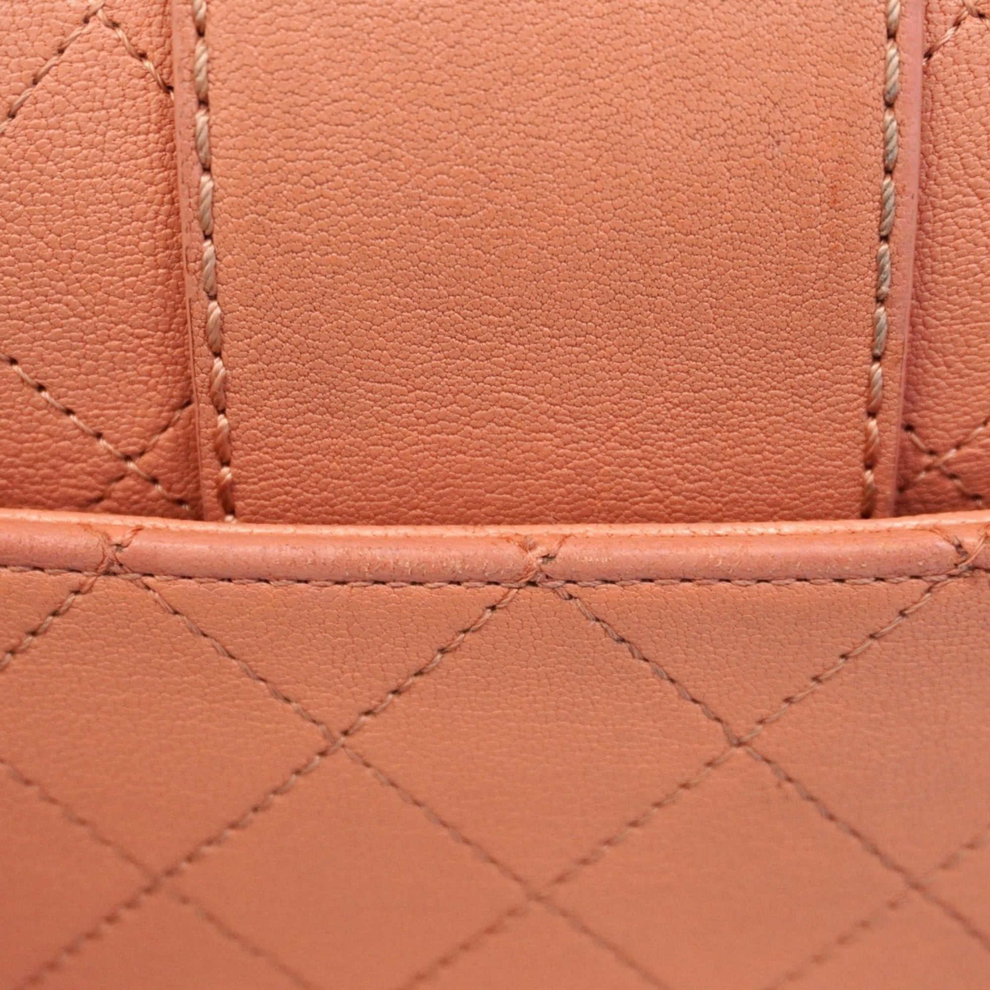 Chanel Pink Leather Shoulder Bag (Pre-Owned)