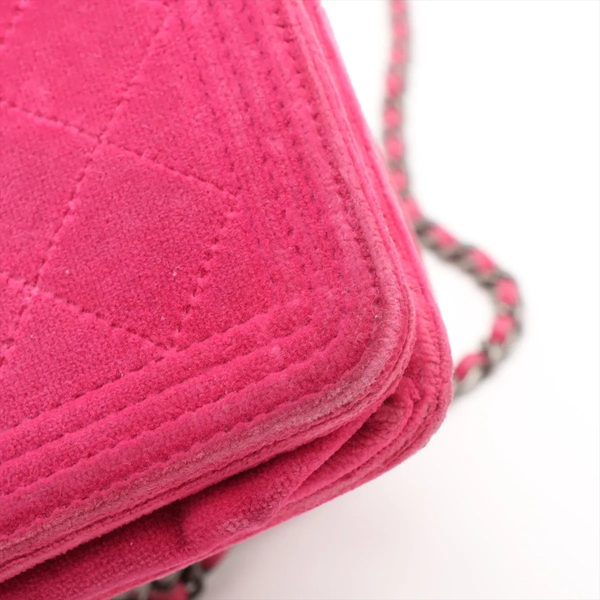 Chanel Pink Shoulder Bag (Pre-Owned)