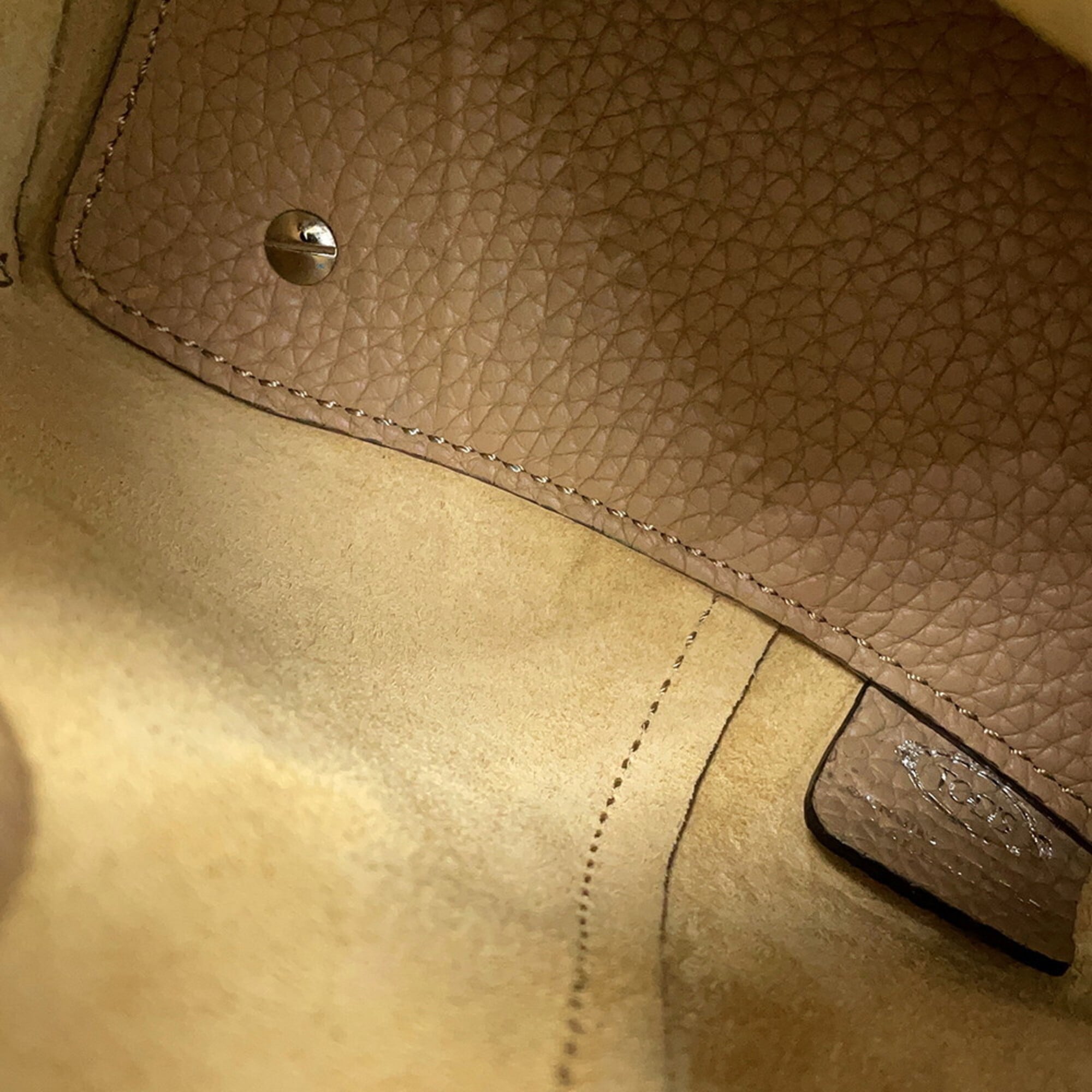 Tod's Beige Leather Handbag (Pre-Owned)
