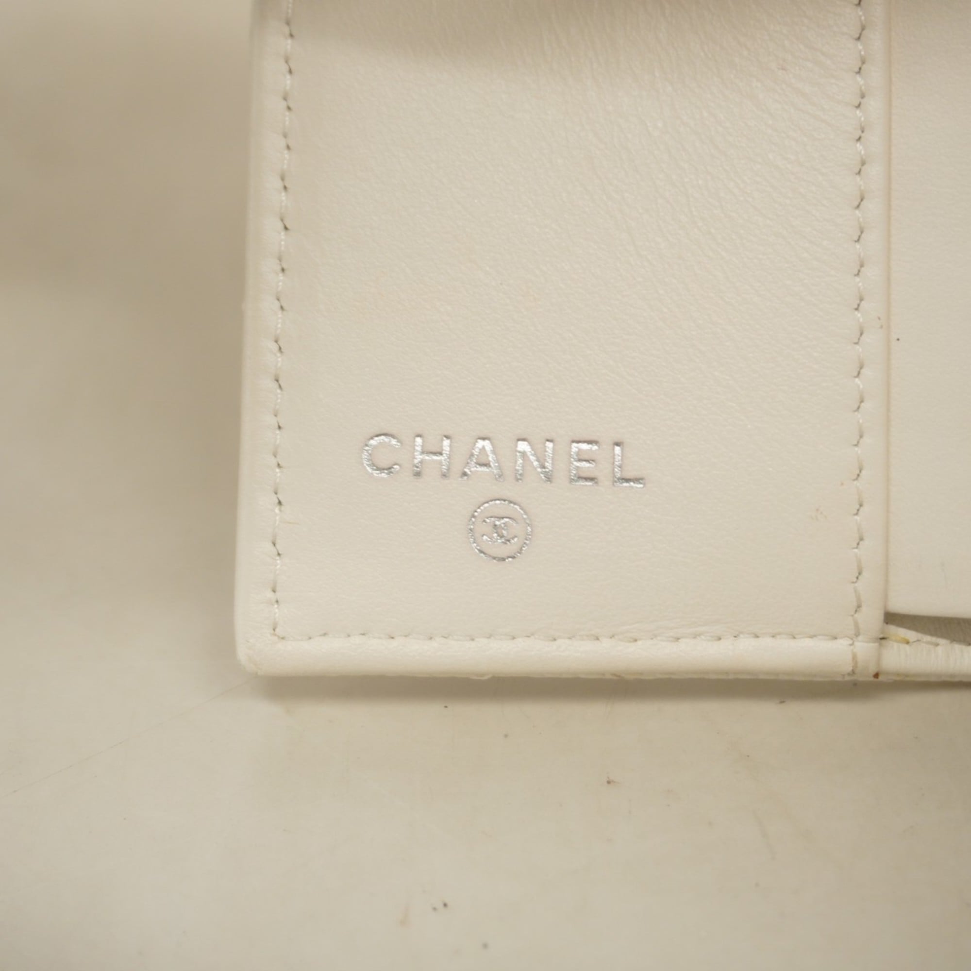 Chanel White Grained Calfskin Wallet (Tri-Fold) (Pre-Owned)