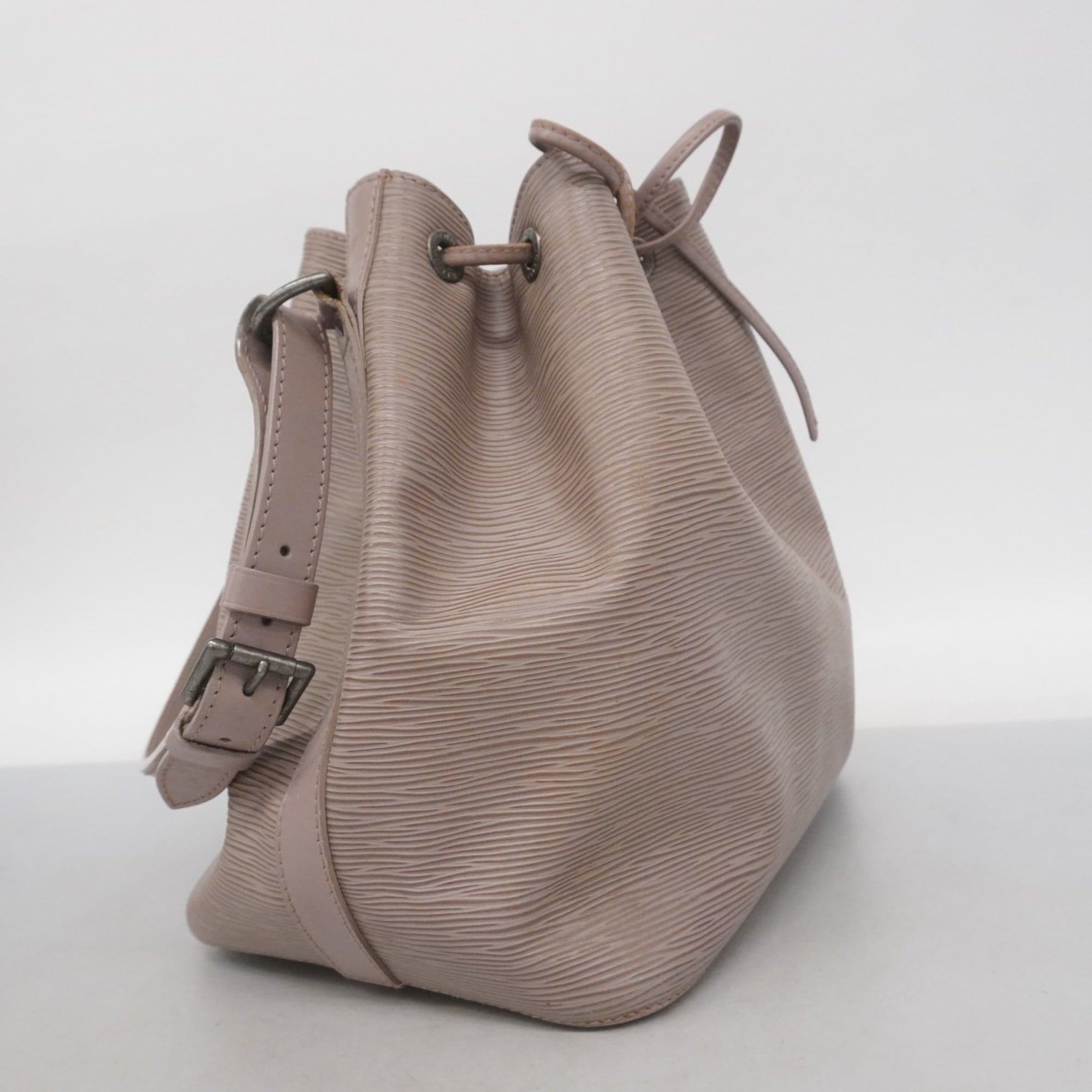 Louis Vuitton Lilac Shoulder Bag (Pre-Owned)