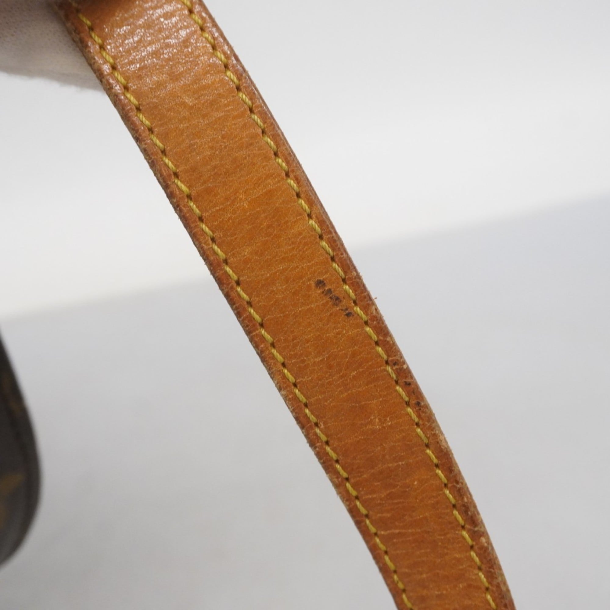 Louis Vuitton Brown Shoulder Bag (Pre-Owned)