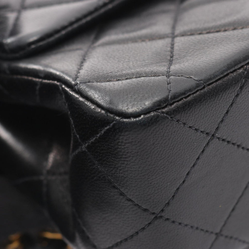 Chanel Black Leather Shoulder Bag (Pre-Owned)