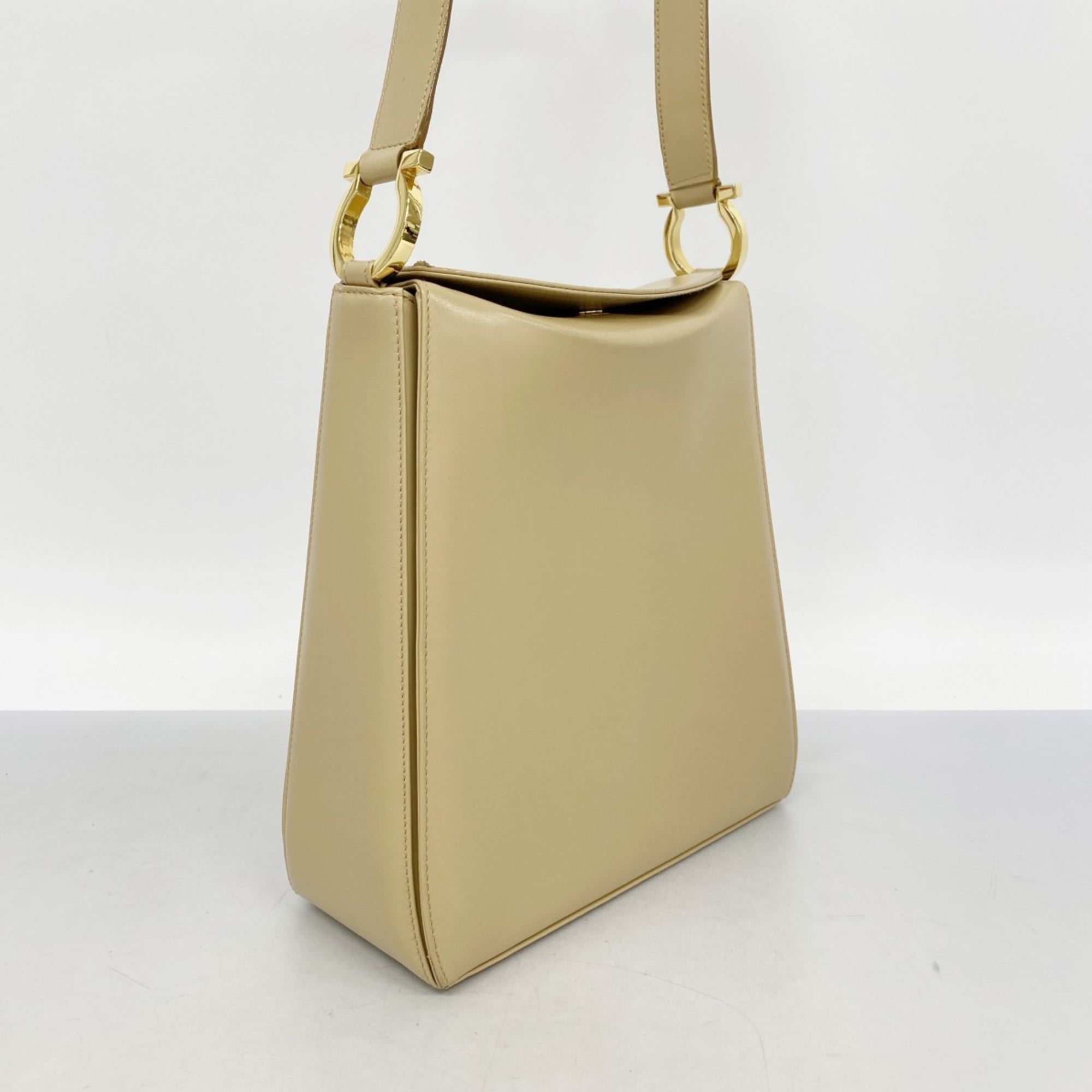 Salvatore Ferragamo Beige Leather Shoulder Bag (Pre-Owned)