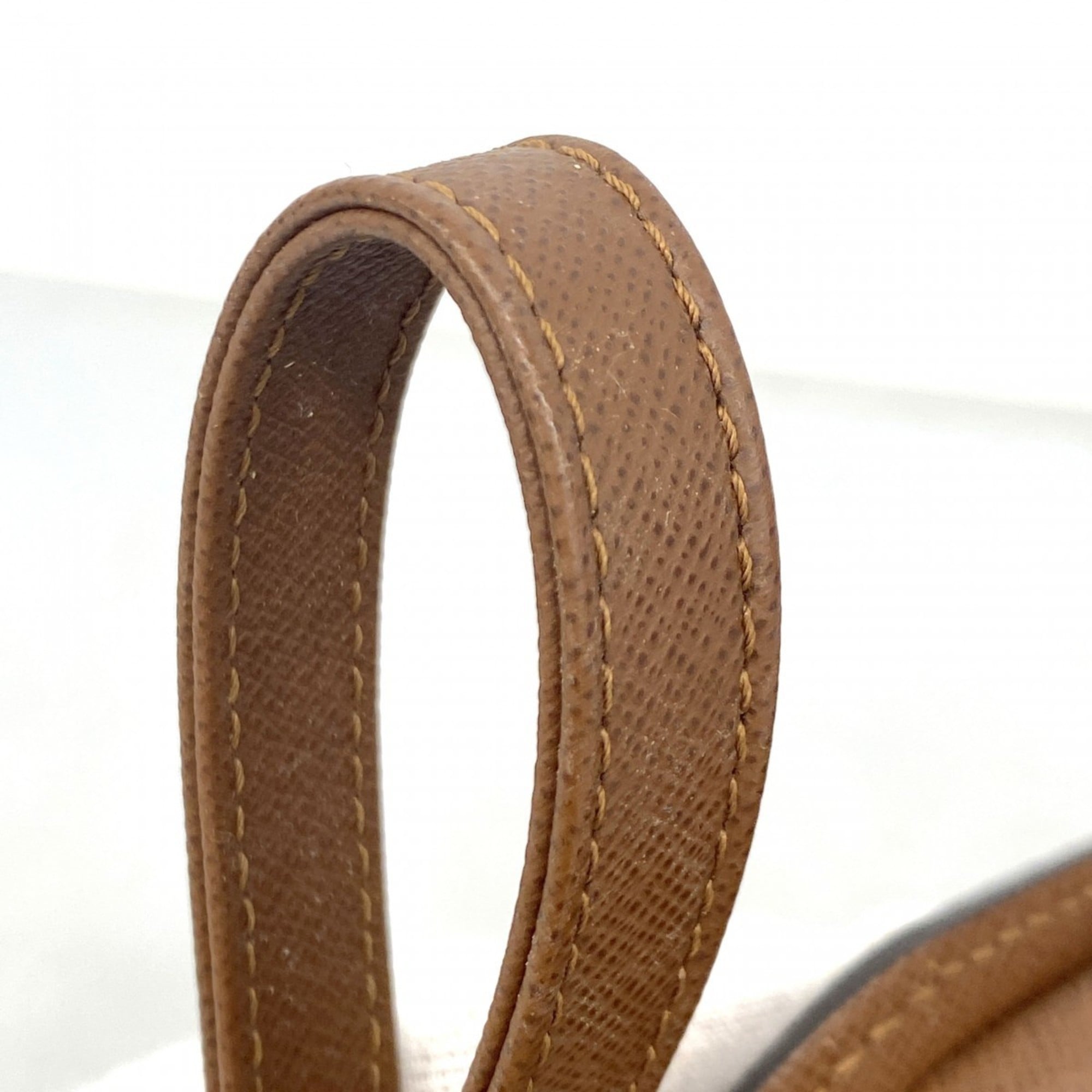 Louis Vuitton Brown Clutch Bag (Pre-Owned)
