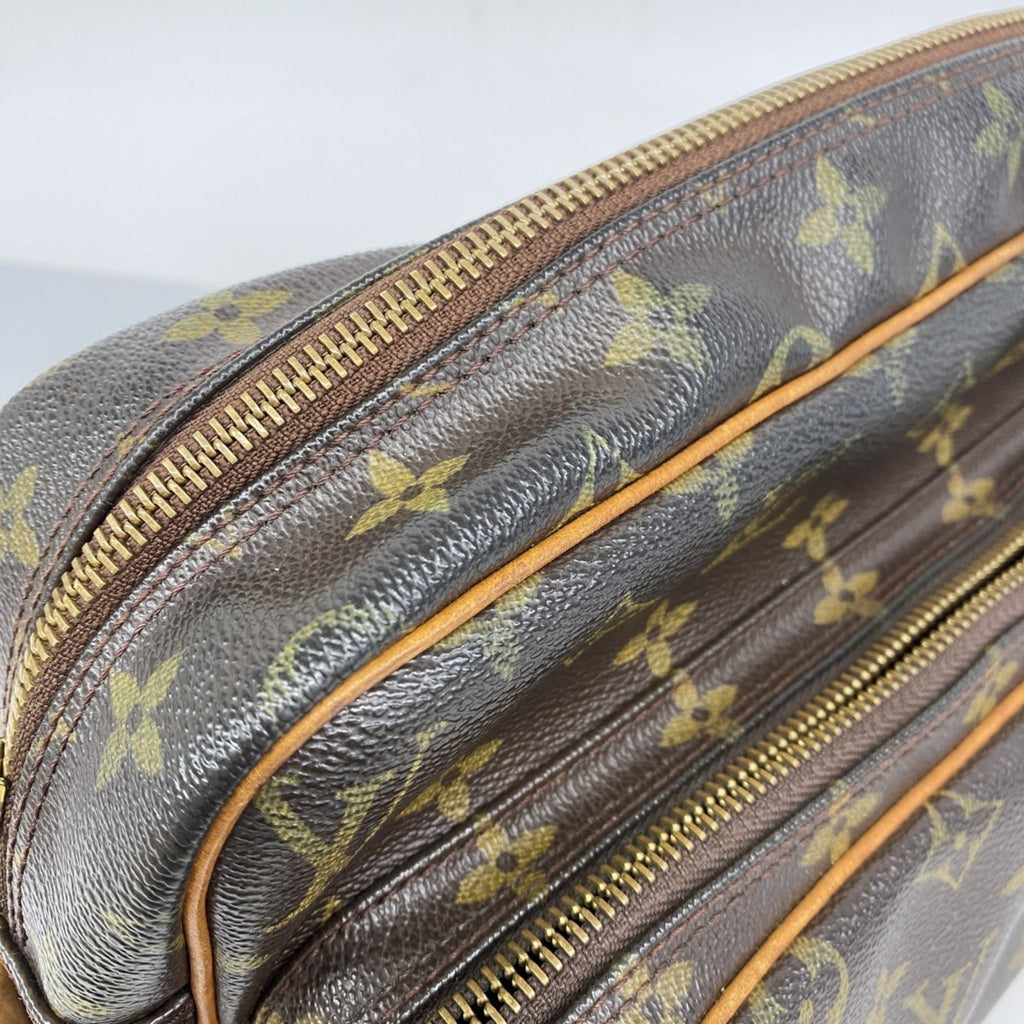 Louis Vuitton Brown Shoulder Bag (Pre-Owned)