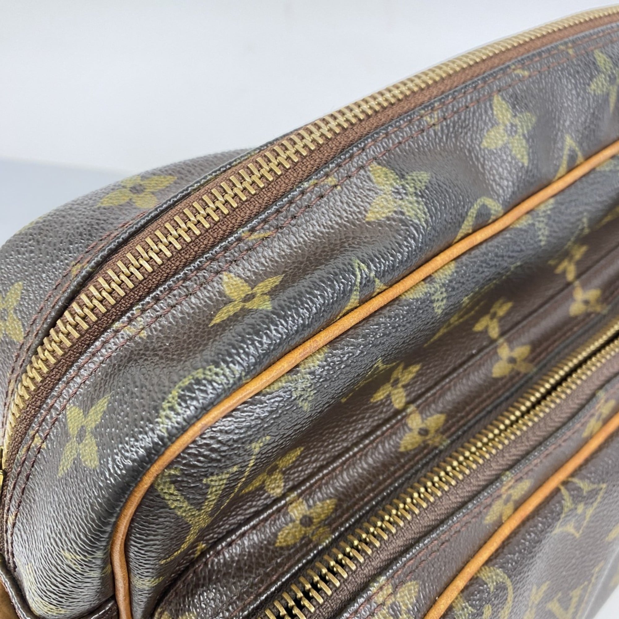 Louis Vuitton Brown Shoulder Bag (Pre-Owned)