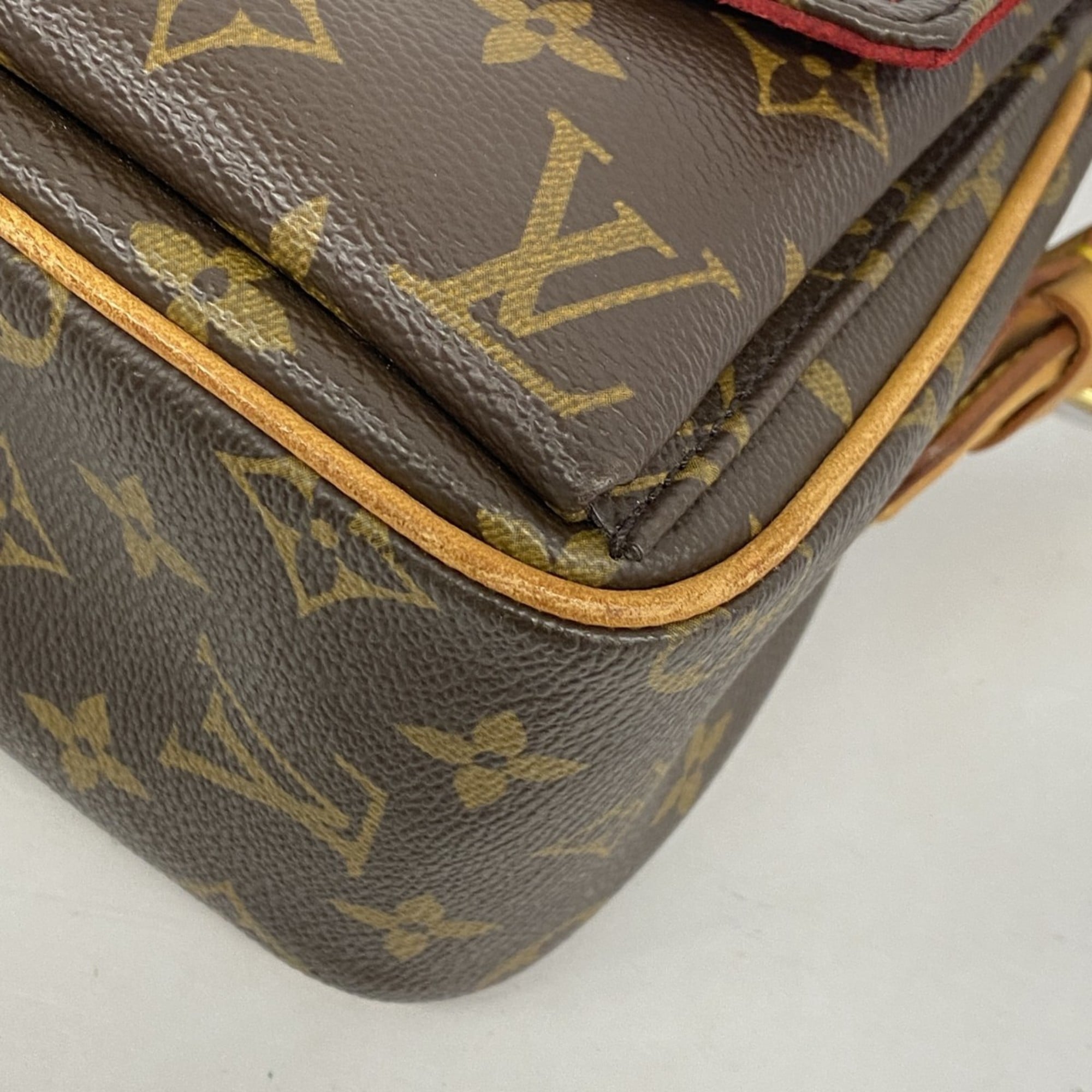 Louis Vuitton Brown Shoulder Bag (Pre-Owned)