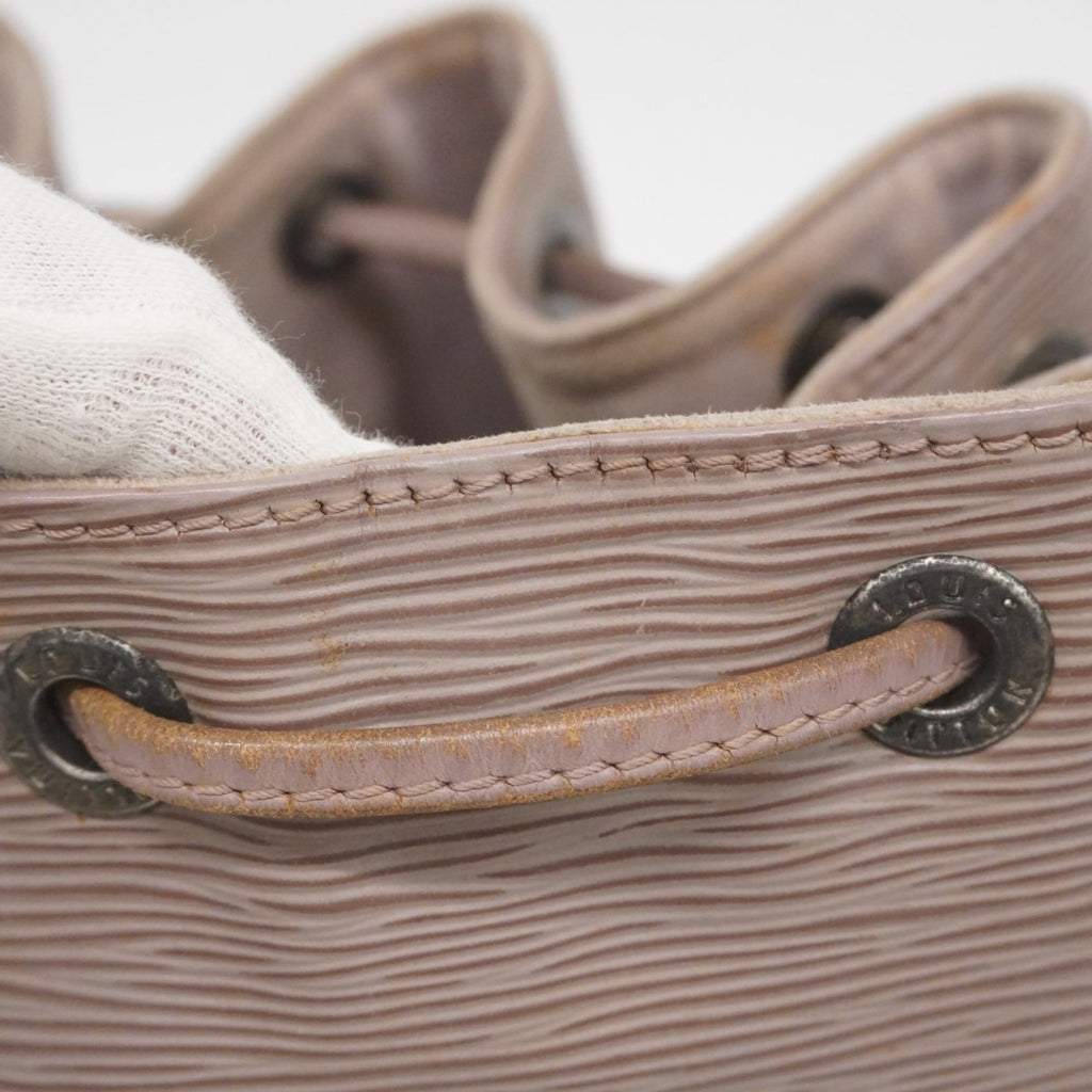 Louis Vuitton Lilac Shoulder Bag (Pre-Owned)