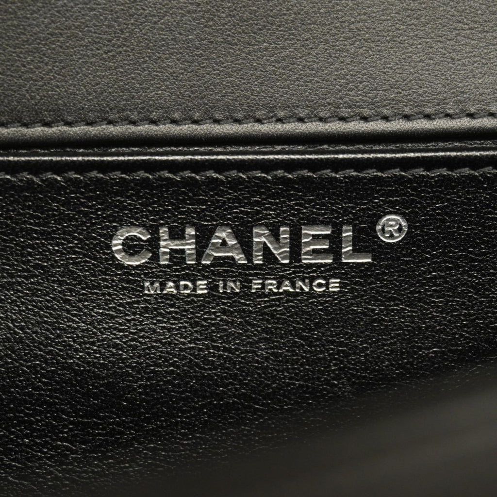 Chanel Black Leather Shoulder Bag (Pre-Owned)