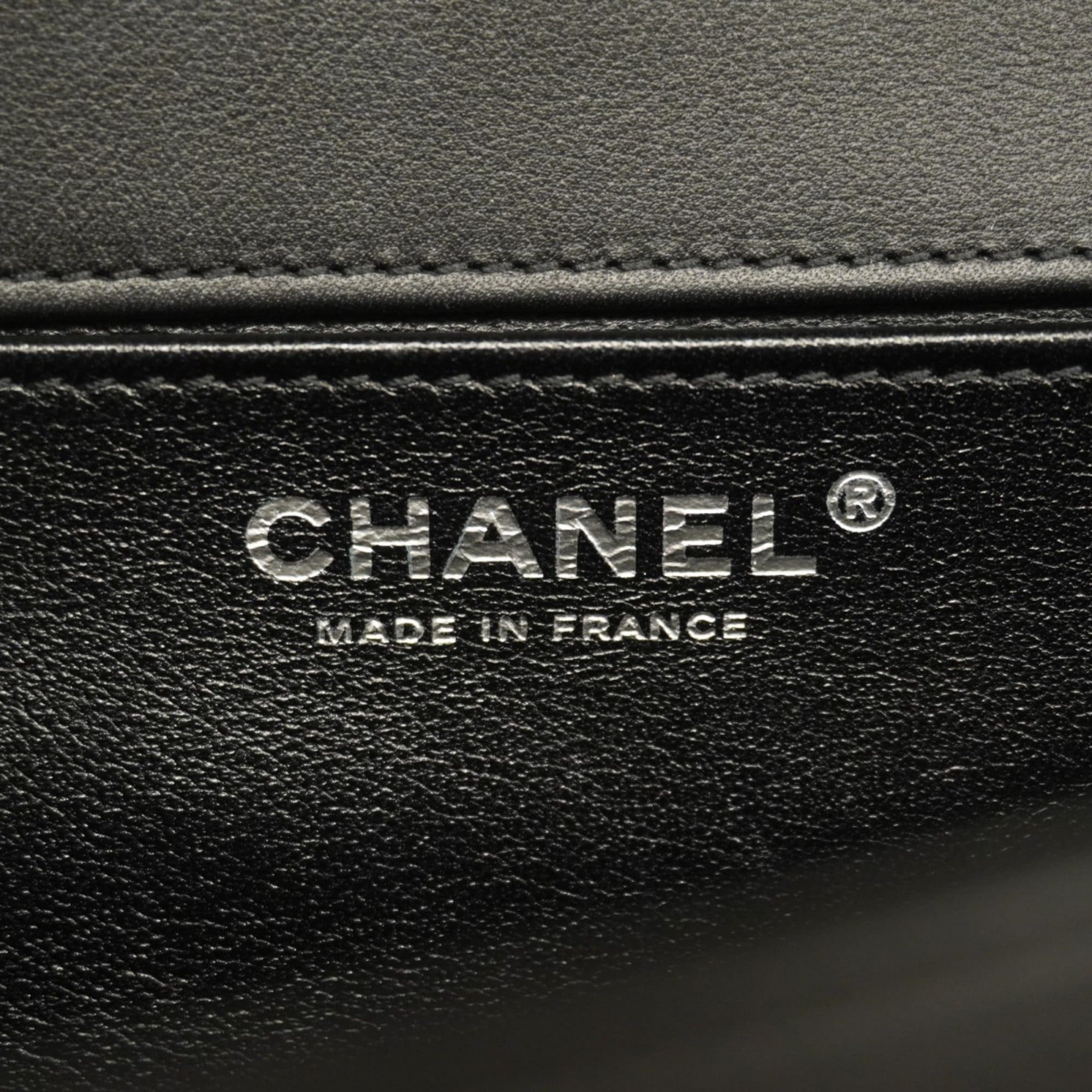 Chanel Black Leather Shoulder Bag (Pre-Owned)