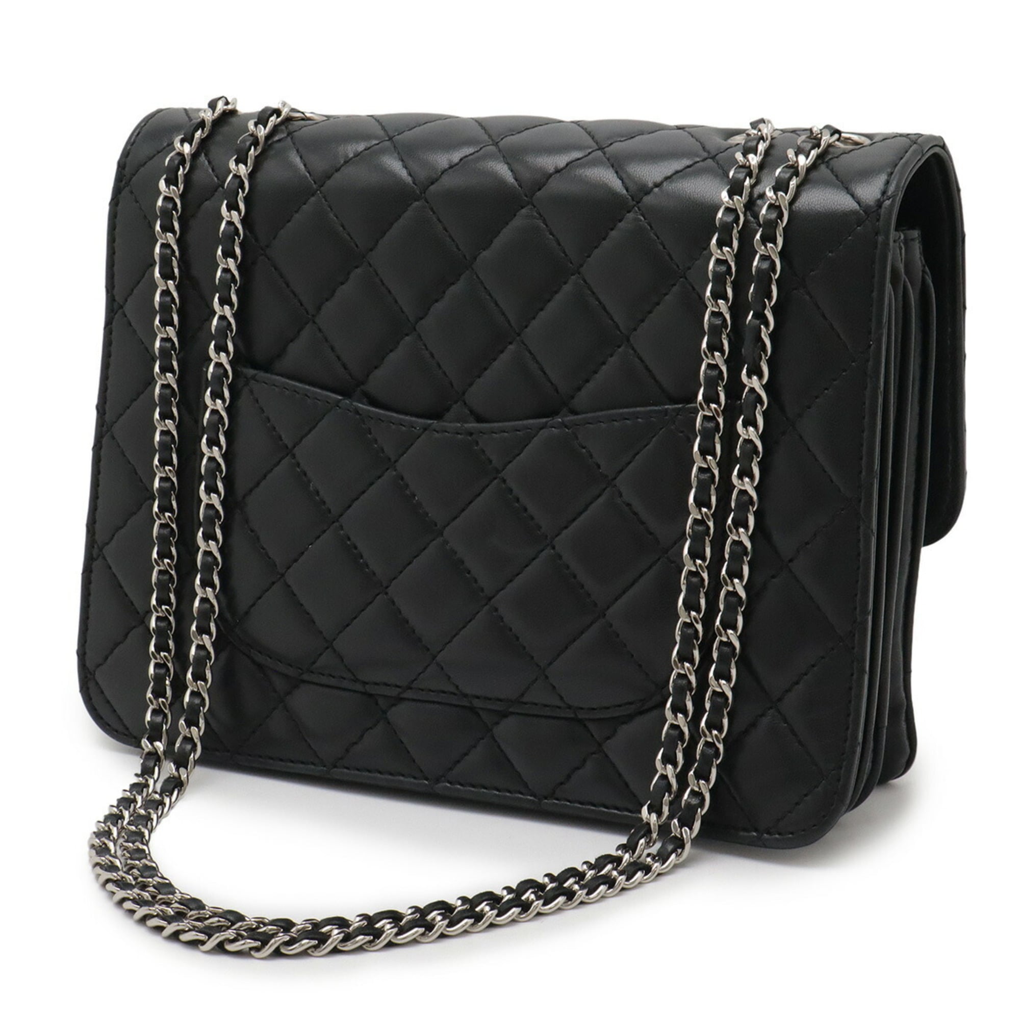 Chanel Matelasse Black Leather Shoulder Bag (Pre-Owned)