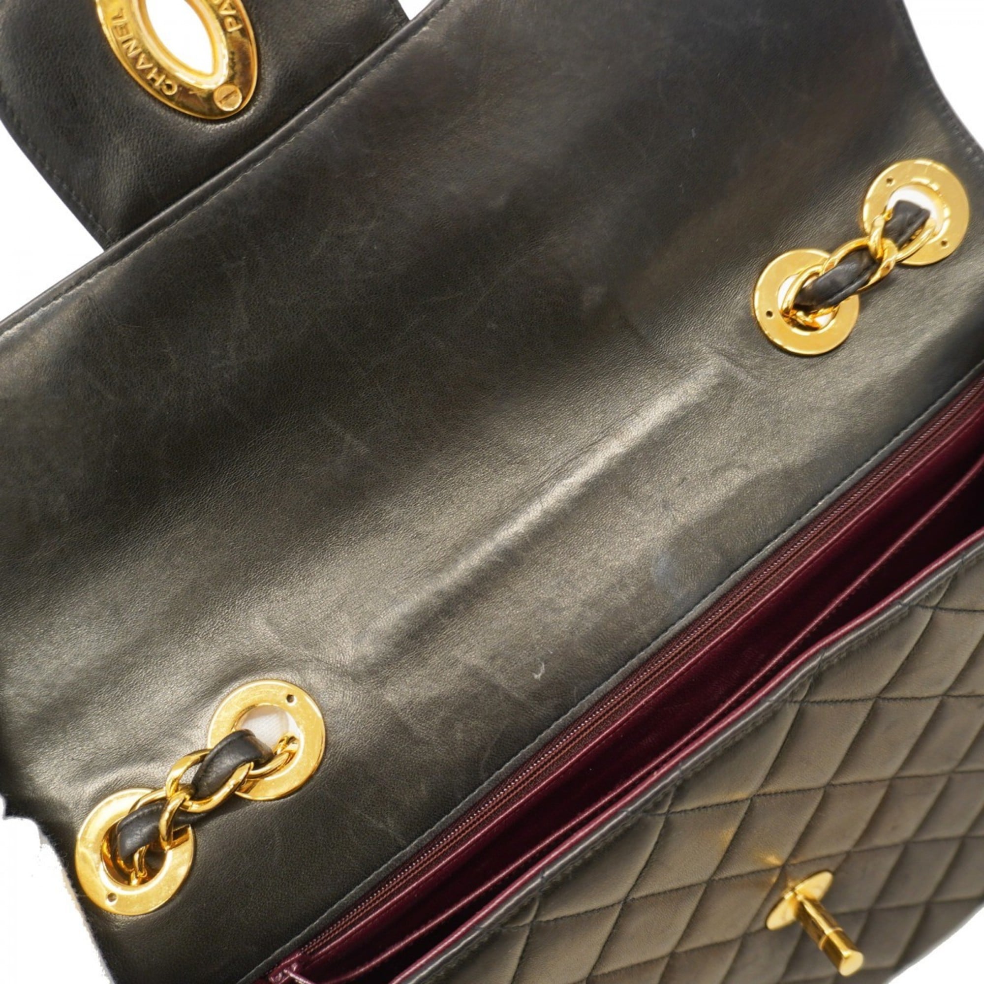 Chanel Black Leather Shoulder Bag (Pre-Owned)
