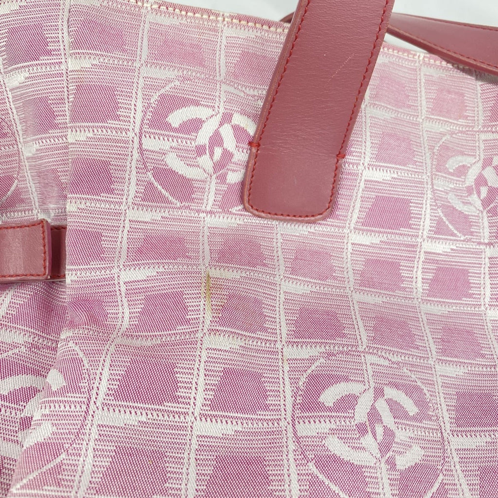 Chanel Pink Nylon Tote Bag (Pre-Owned)