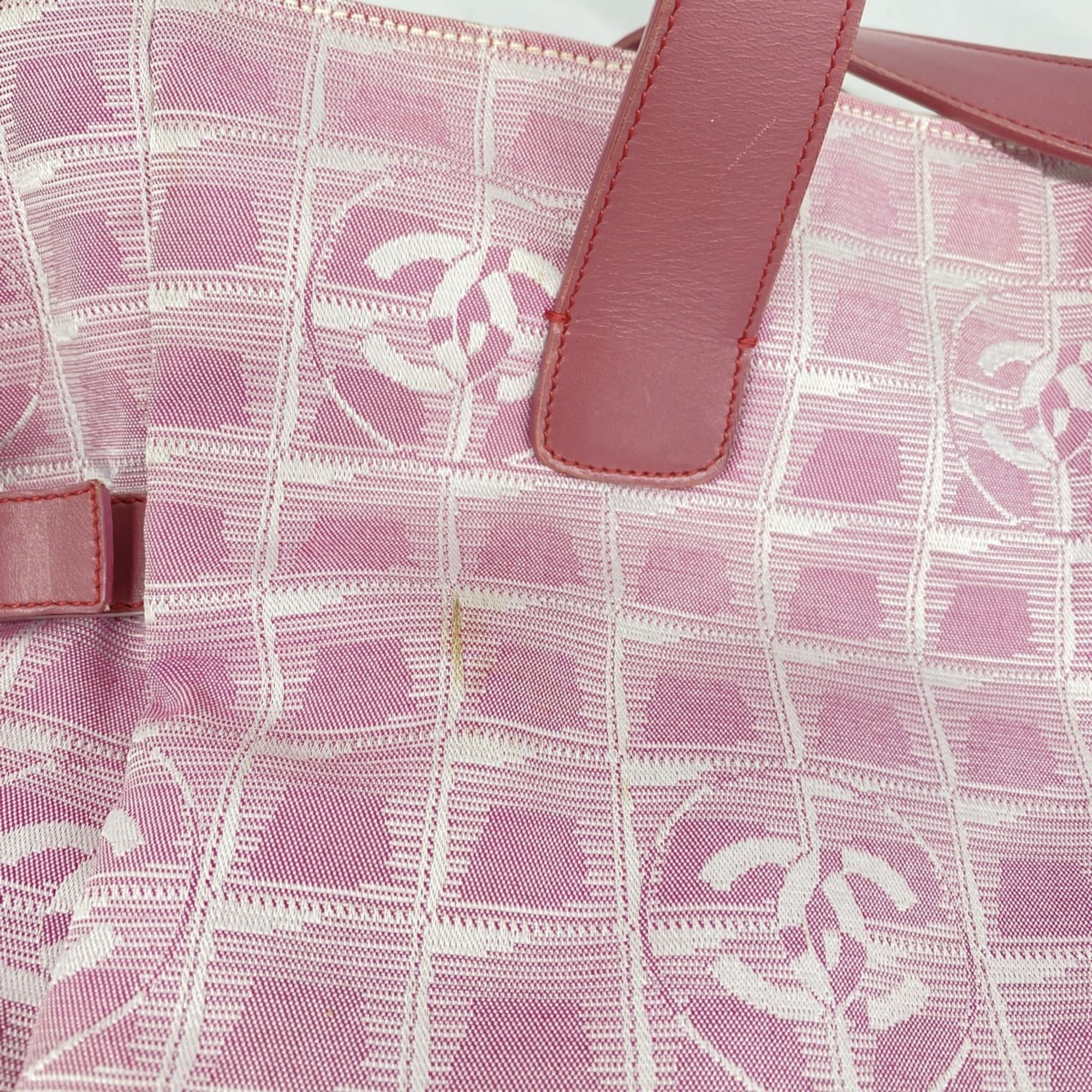 Chanel Pink Nylon Tote Bag (Pre-Owned)