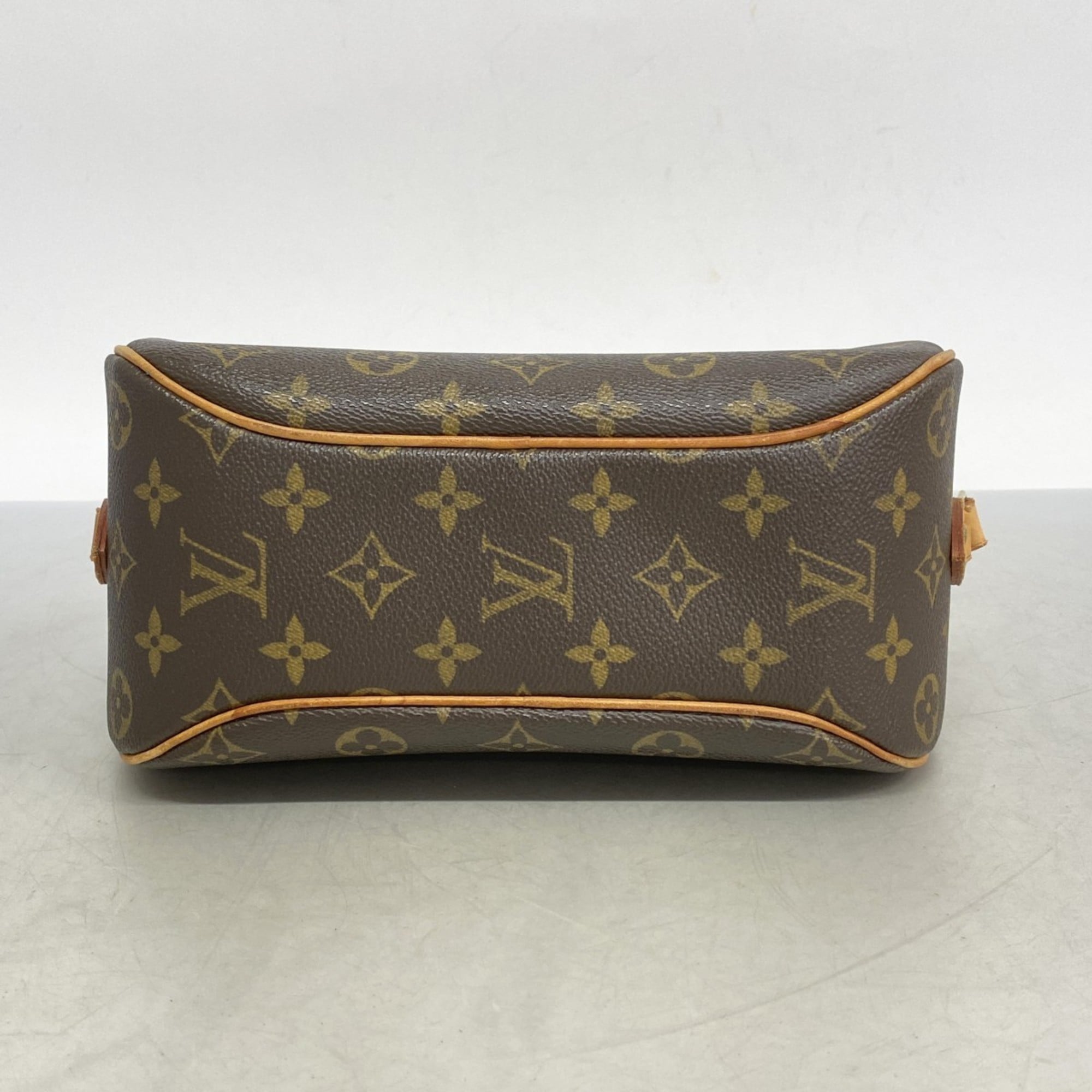 Louis Vuitton Brown Shoulder Bag (Pre-Owned)
