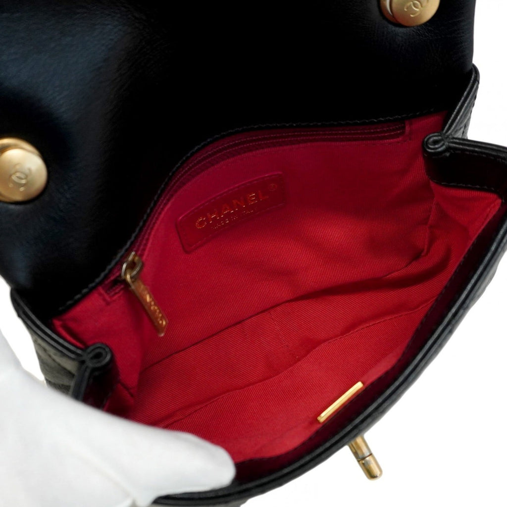 Chanel Black Leather Shoulder Bag (Pre-Owned)