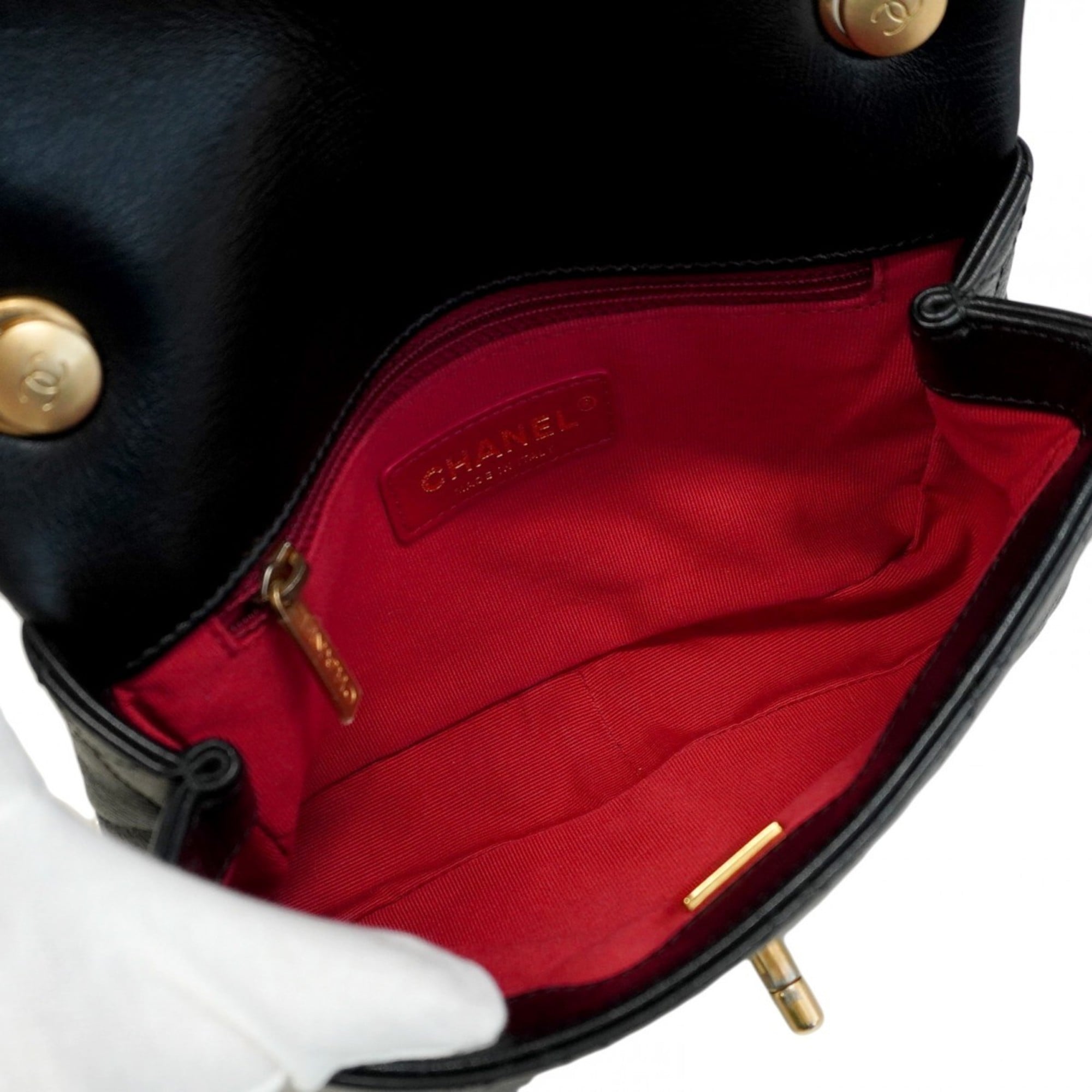 Chanel Black Leather Shoulder Bag (Pre-Owned)