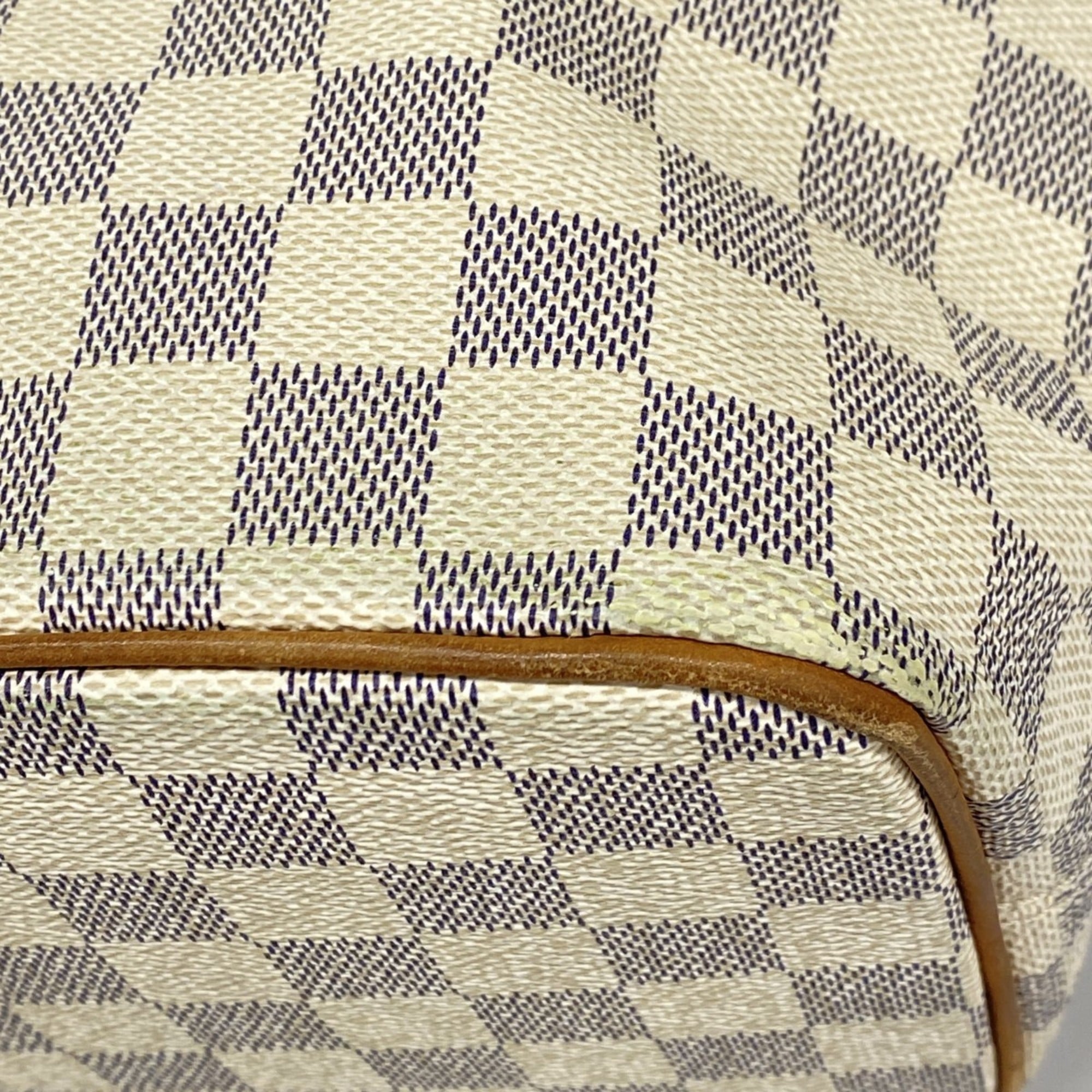 Louis Vuitton White Handbag (Pre-Owned)