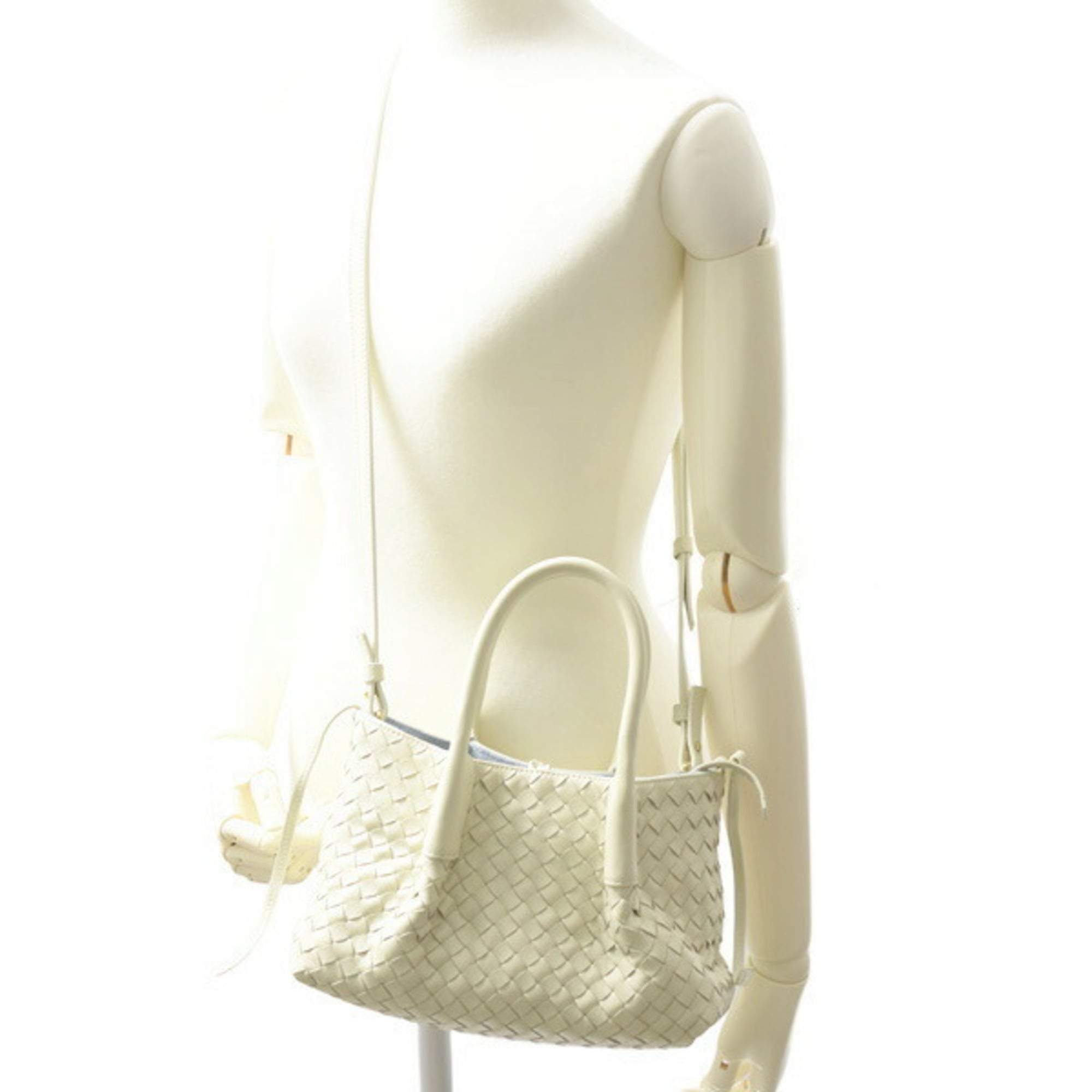 Bottega Veneta Intrecciato Ivory White Intrecciato Shoulder Bag (Pre-Owned)