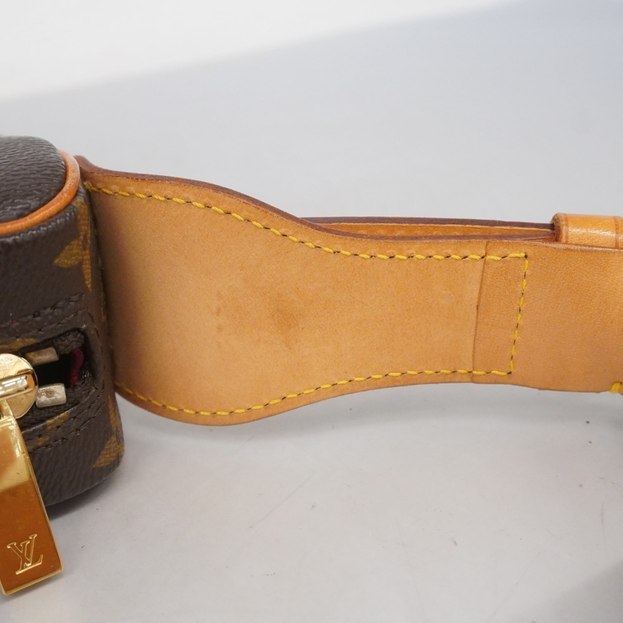 Louis Vuitton Brown Shoulder Bag (Pre-Owned)