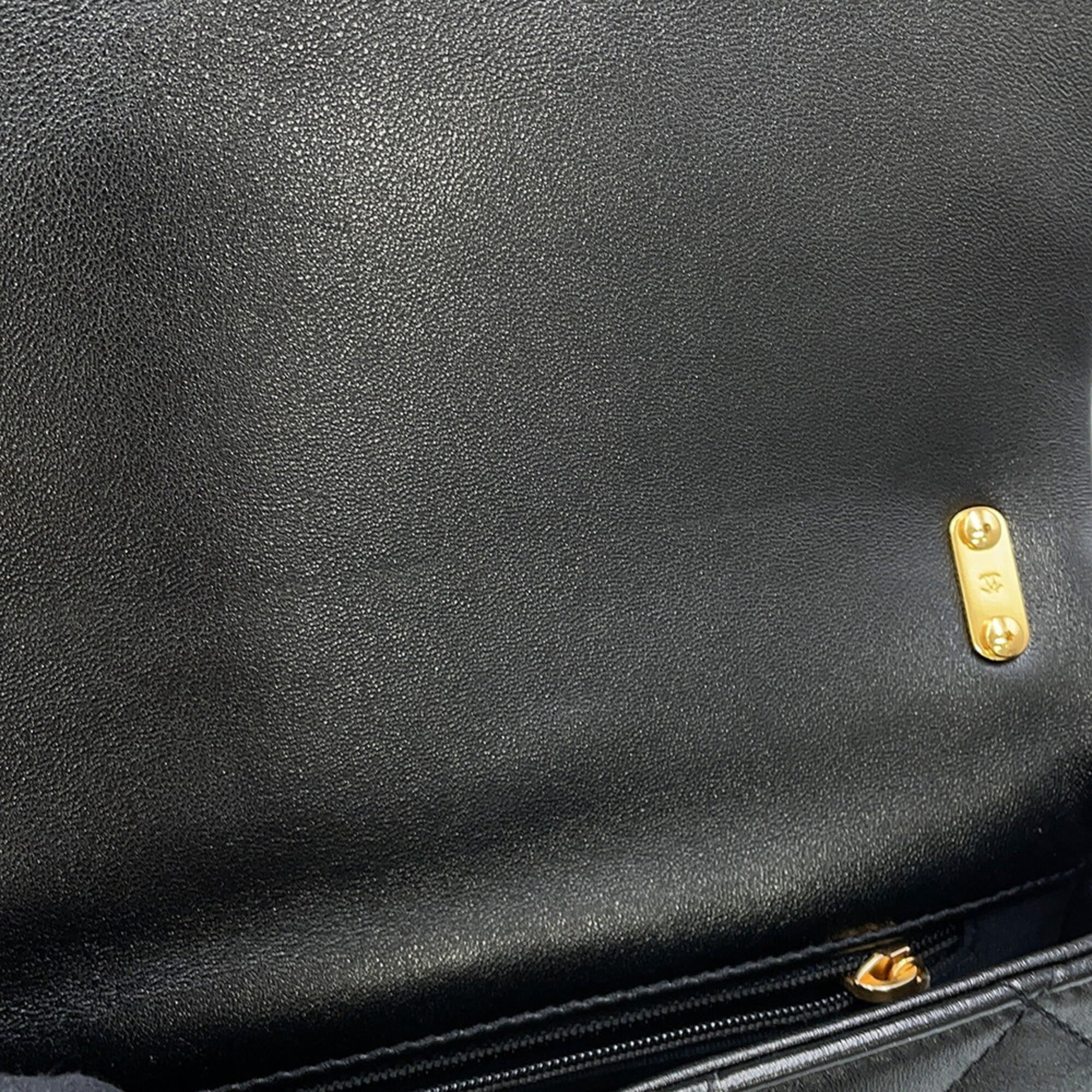Chanel Matelasse Black Leather Shoulder Bag (Pre-Owned)
