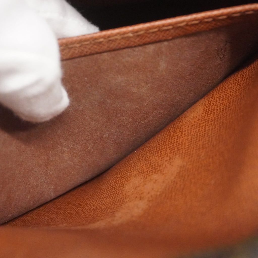 Louis Vuitton Brown Clutch Bag (Pre-Owned)