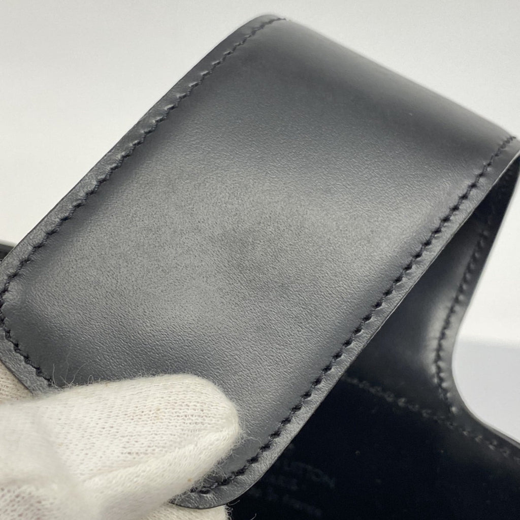 Louis Vuitton Noir Shoulder Bag (Pre-Owned)
