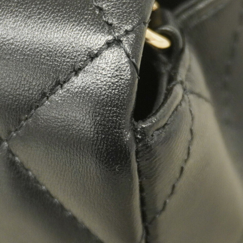 Chanel Black Leather Shoulder Bag (Pre-Owned)