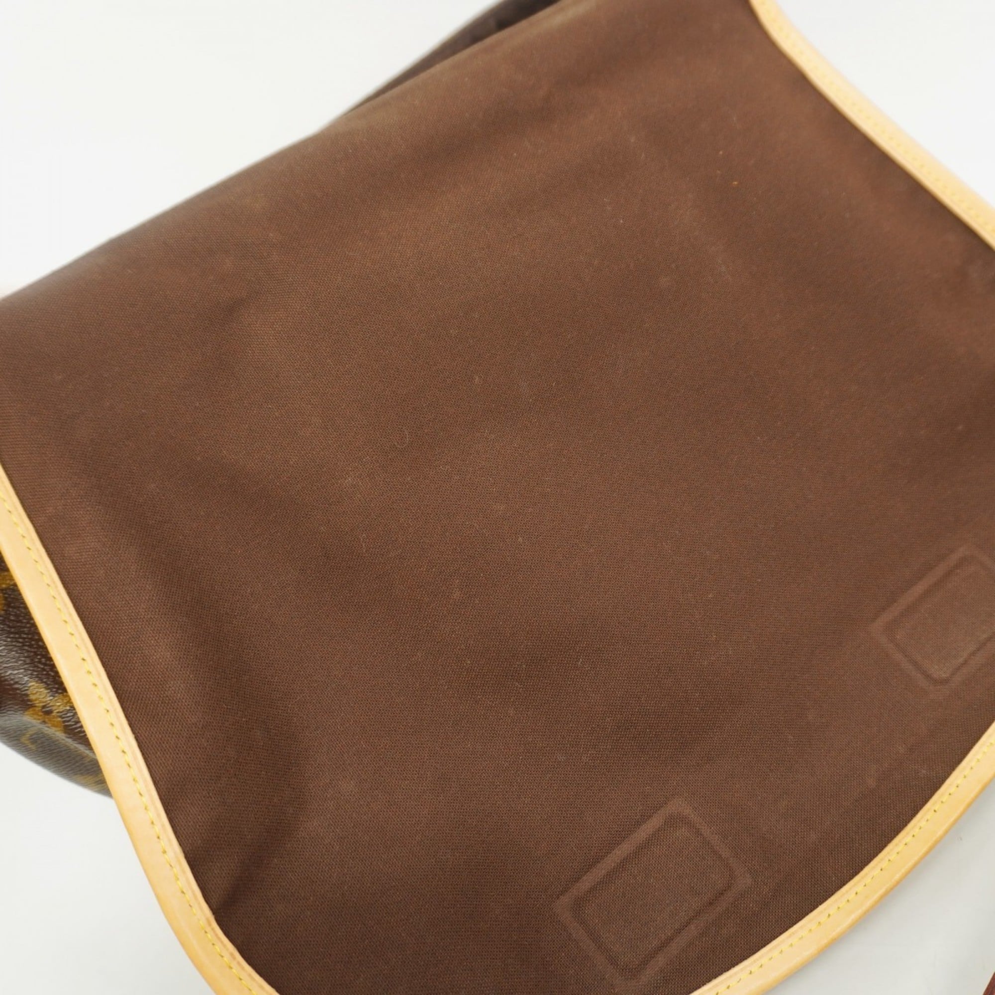 Louis Vuitton Brown Shoulder Bag (Pre-Owned)